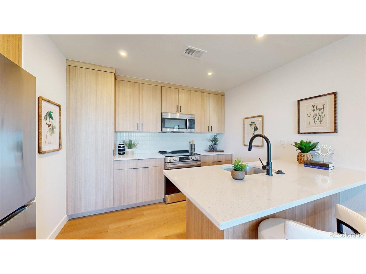 933 Edge Cir — photo