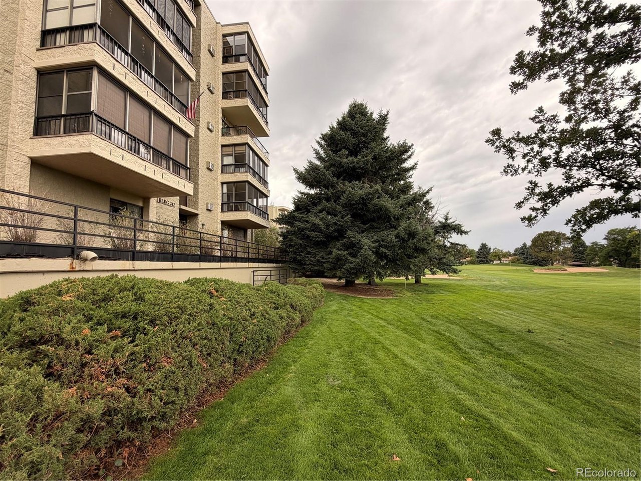 13961 E Marina Dr E 242-601 — photo