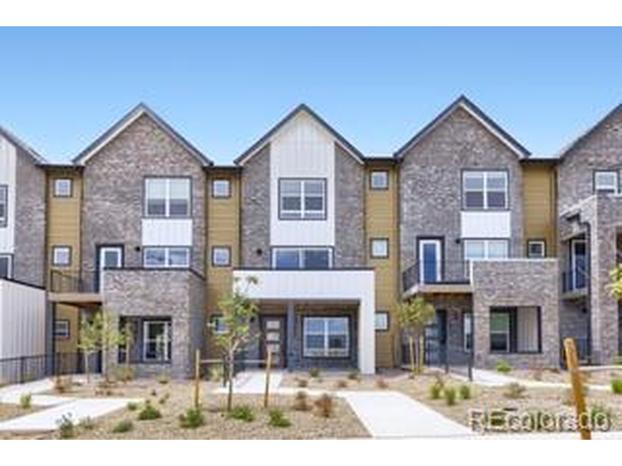8787 Irving St — photo