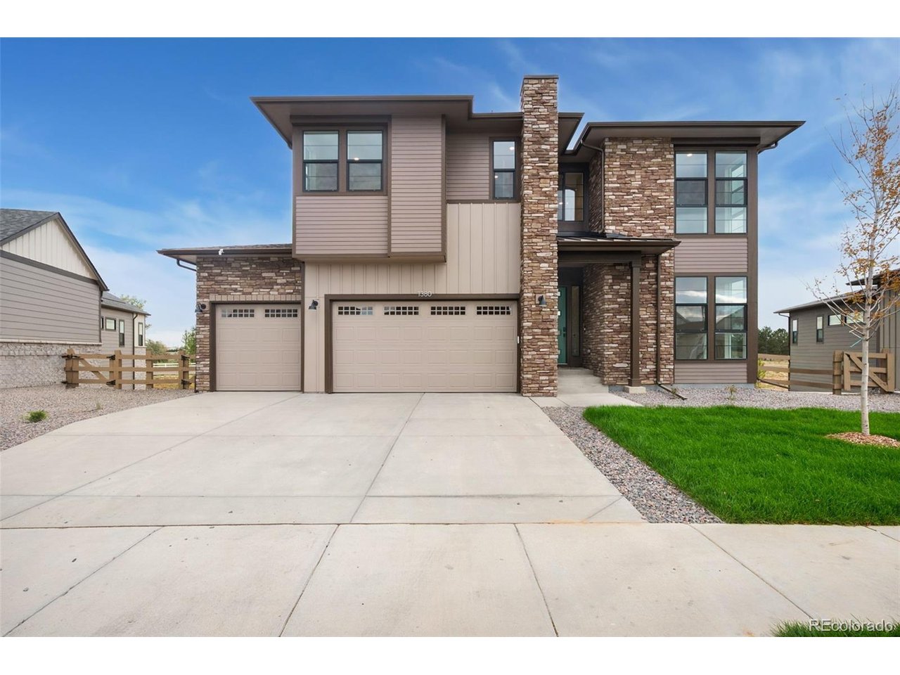 1380 Weller Ct — photo