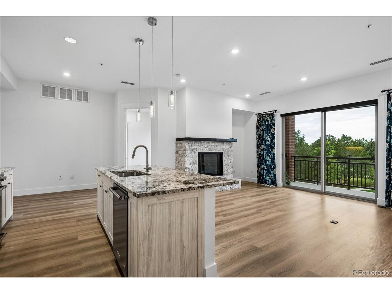 4885 S Monaco St 207 — photo
