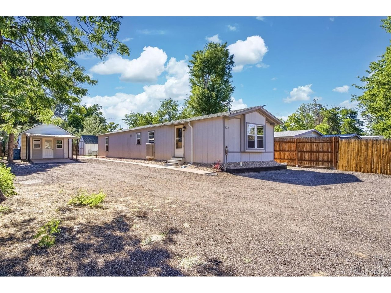 422 Willow Dr — photo