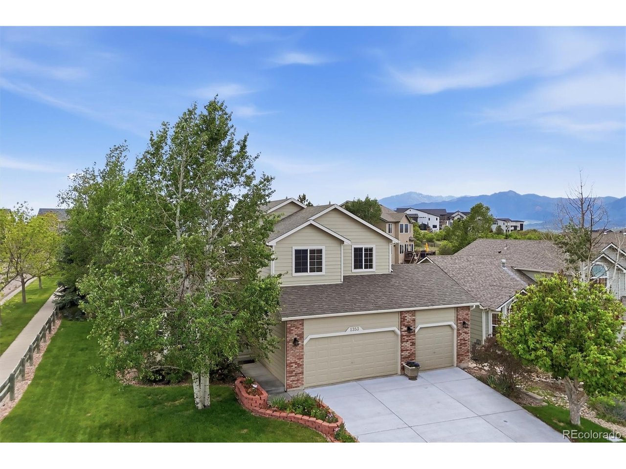 1353 Lookout Springs Dr — photo