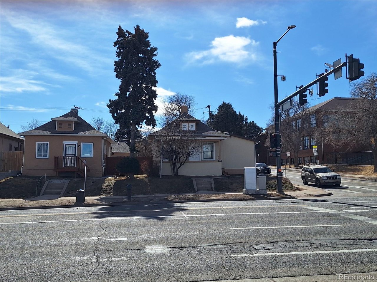 1598 W Alameda Ave — photo