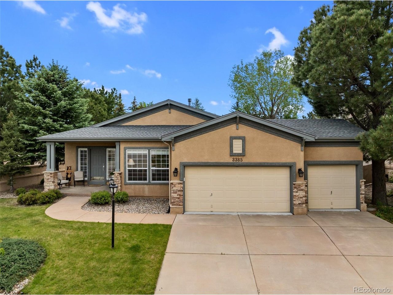 3385 Hollycrest Dr — photo