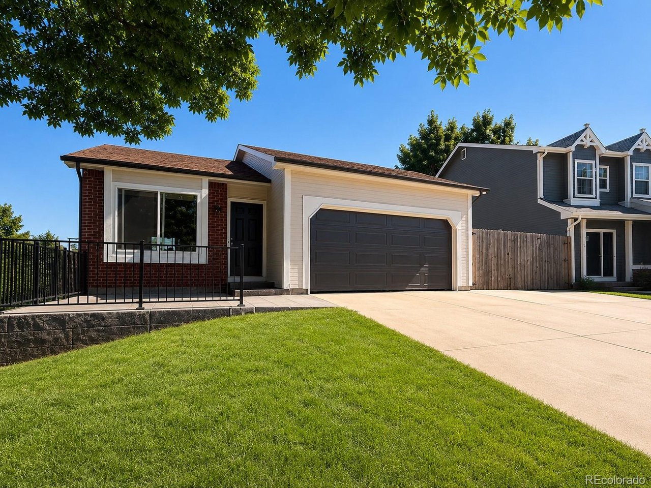 392 Eisenhower Dr — photo