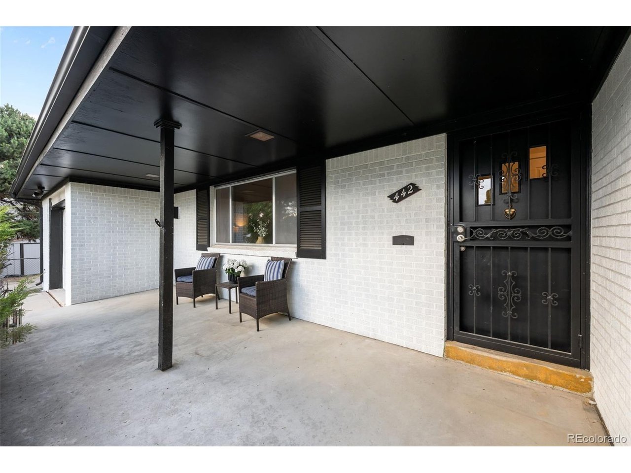 442 Titan Ct — photo