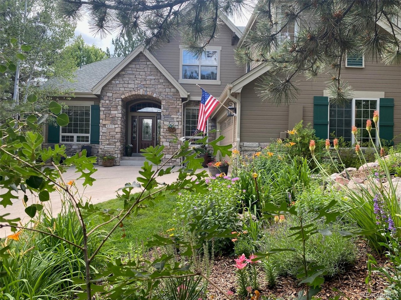 6977 Glenhunt Ln — photo