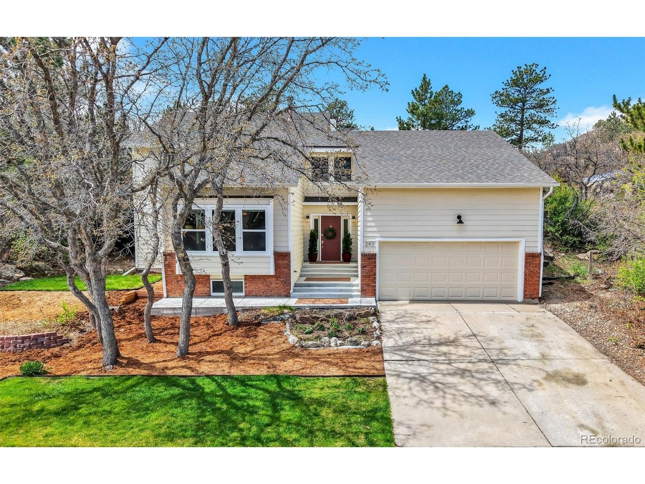 243 Dawson Dr — photo