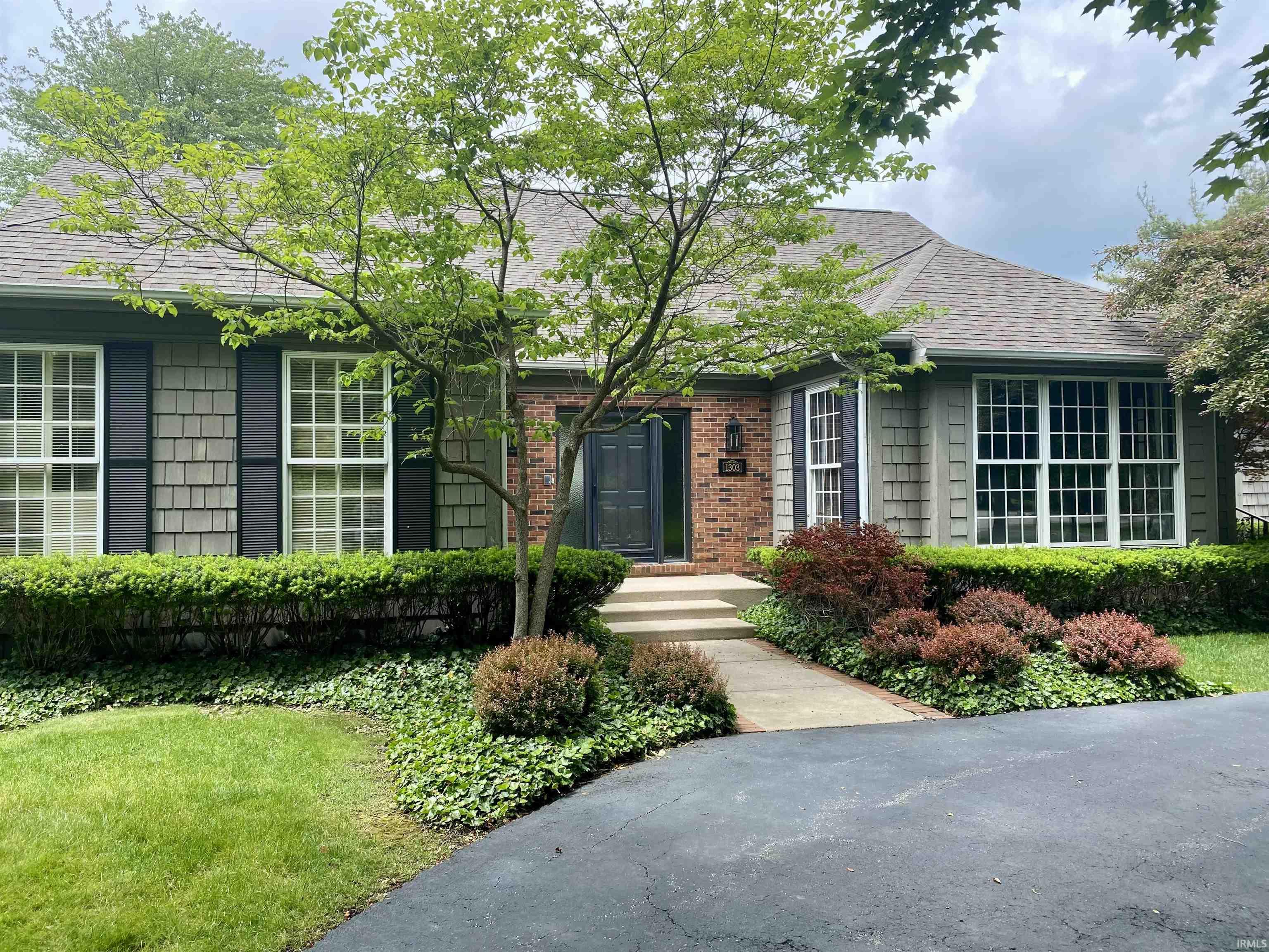 1303 E Erskine Manor Hill — photo