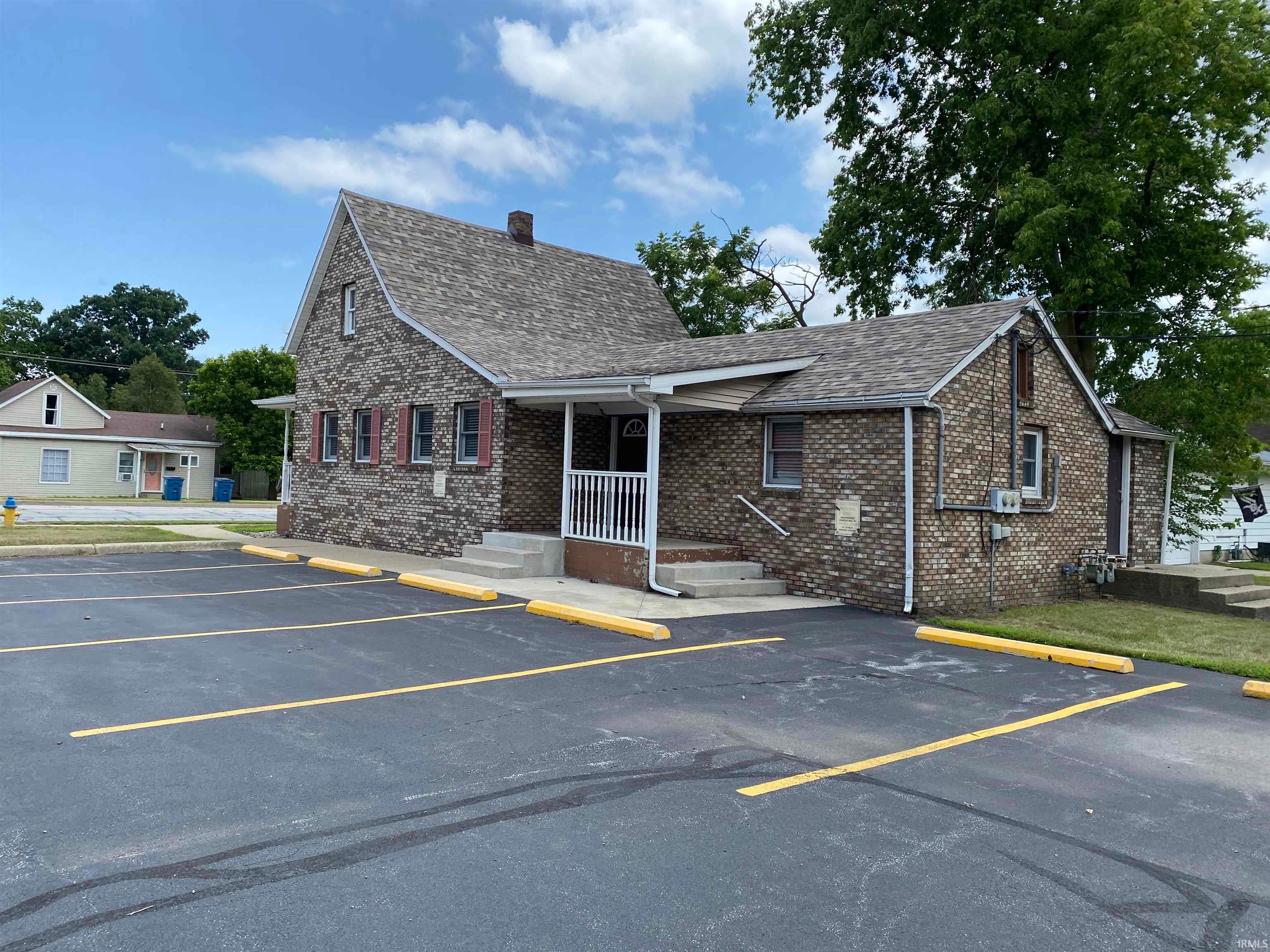 601 S Heaton (US 35) — photo