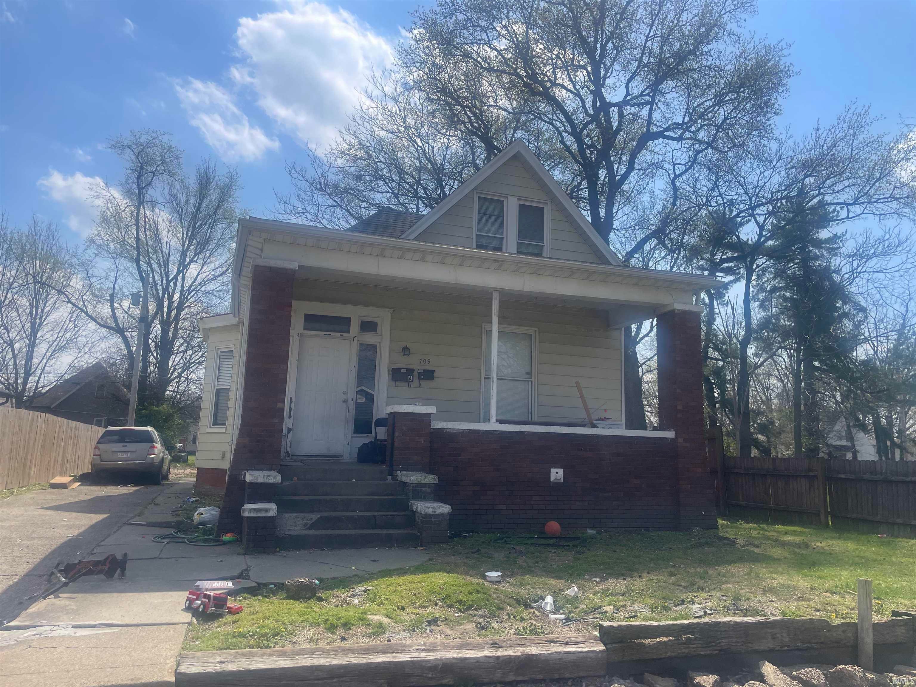 709 E Powell Avenue — photo