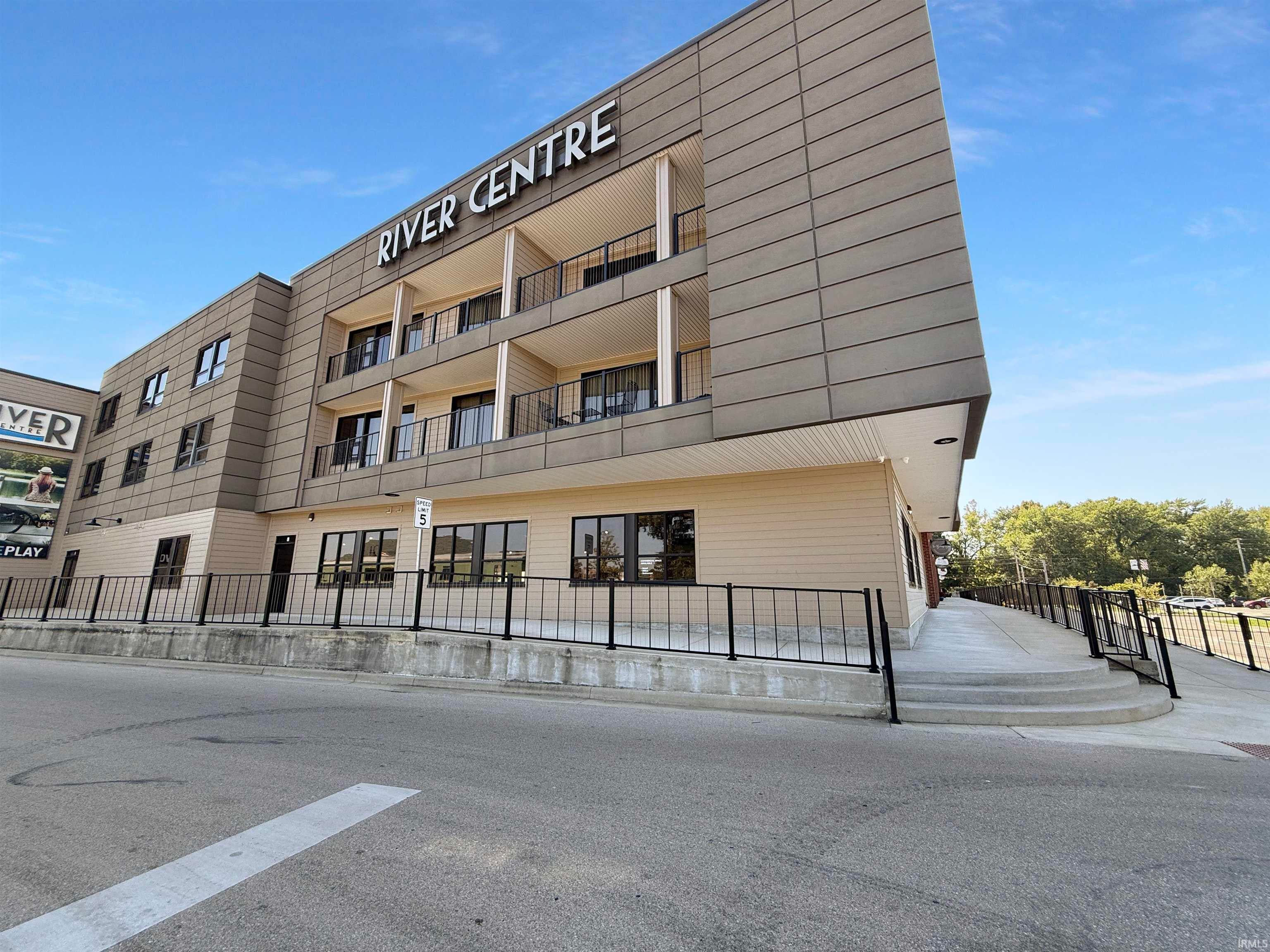 225 River Centre Landing Suite D — photo