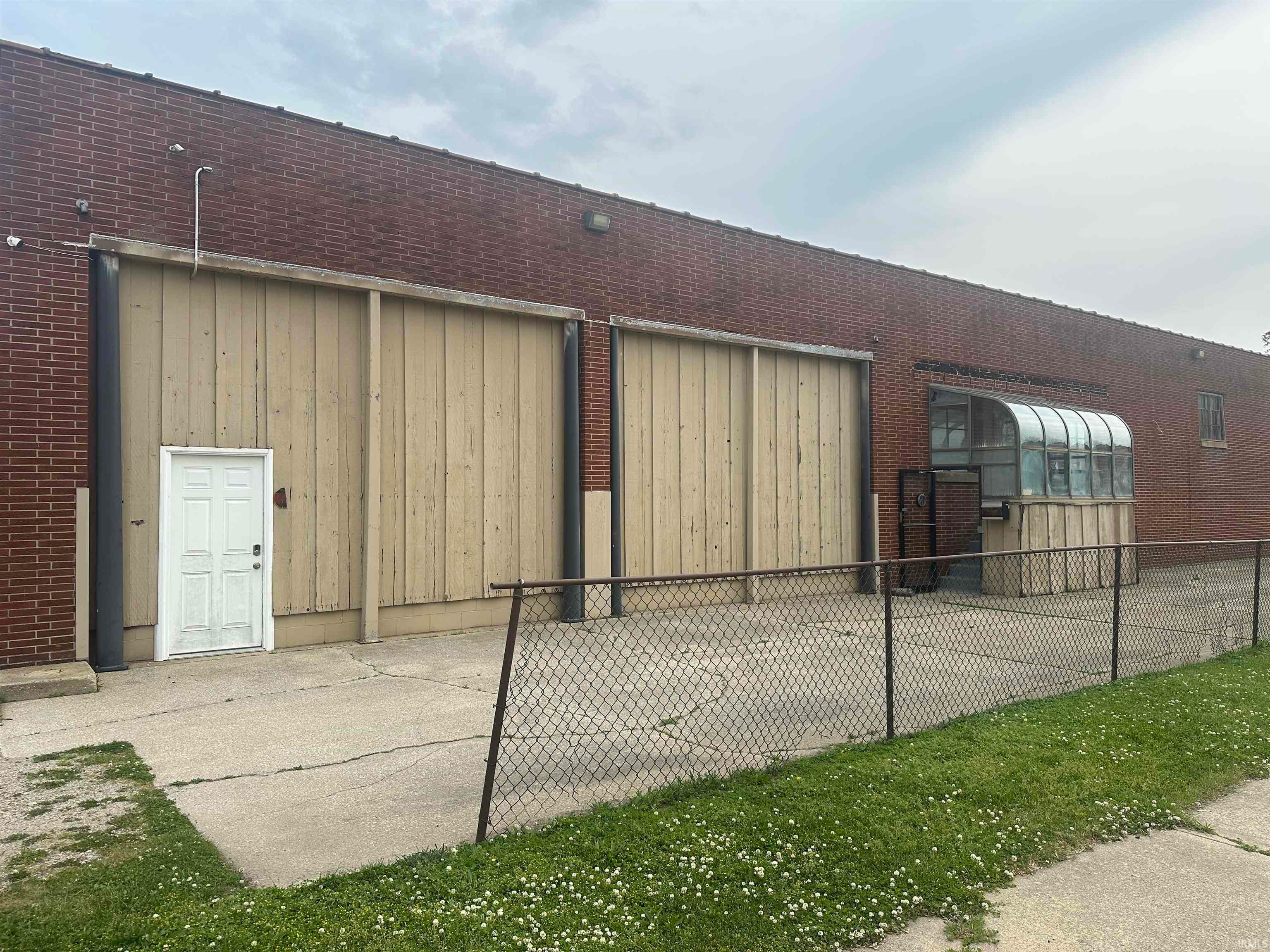 1200 W 6th Street — photo