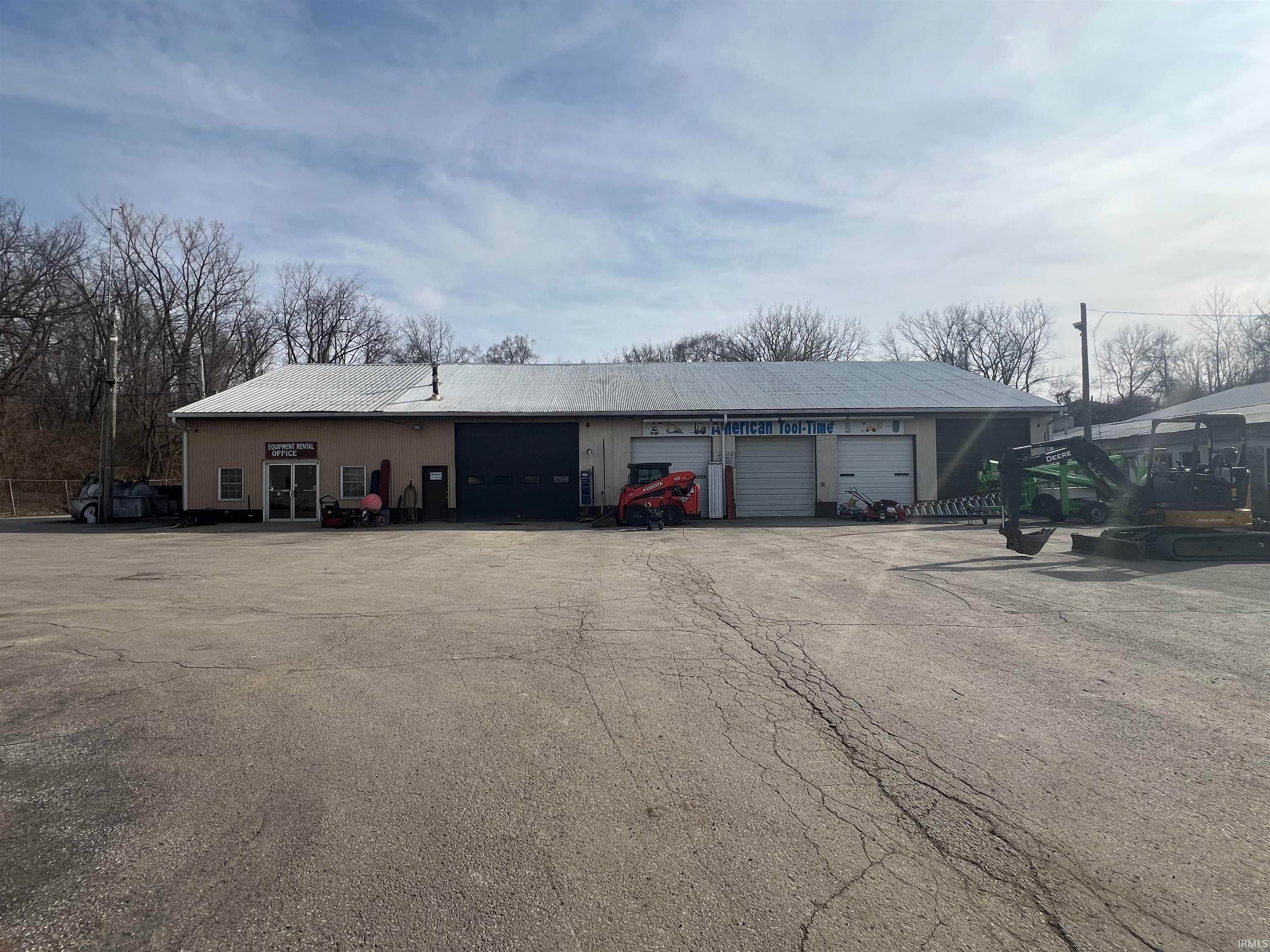 3325 E Market Street — photo