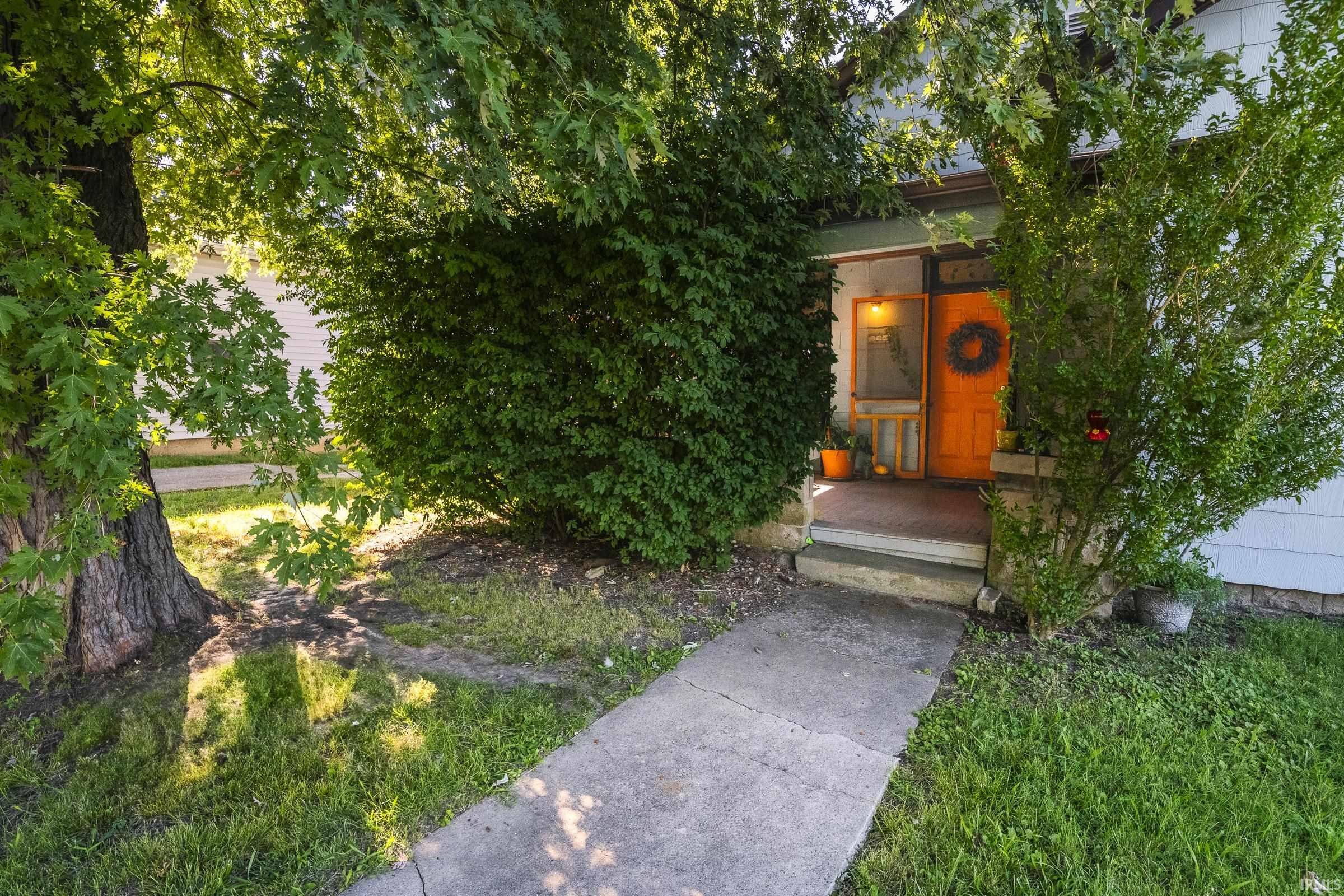 925 W 2nd Street — photo