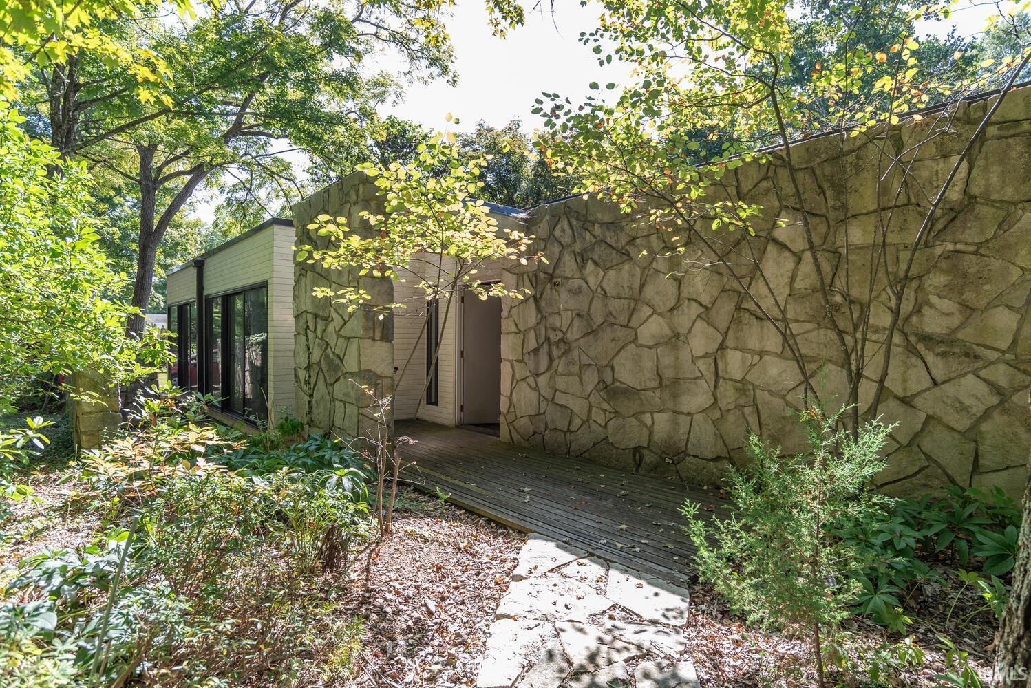 2210 E Woodstock Place — photo
