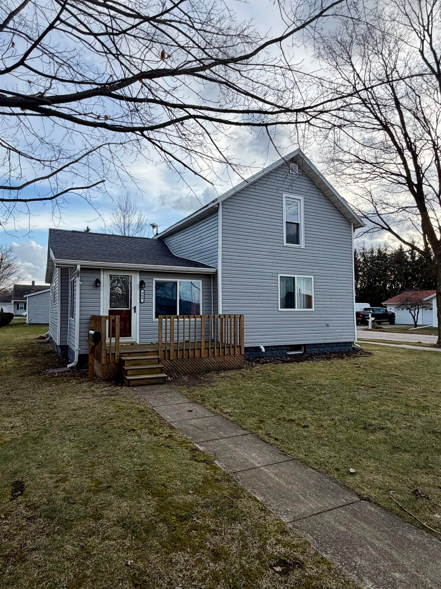 909 Illinois Street — photo