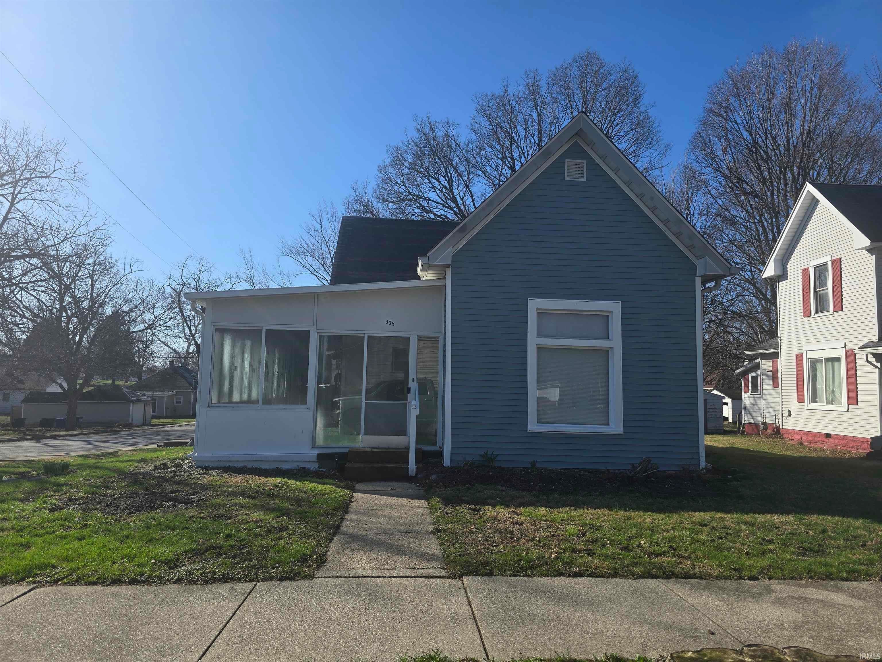 935 E Monroe Street — photo