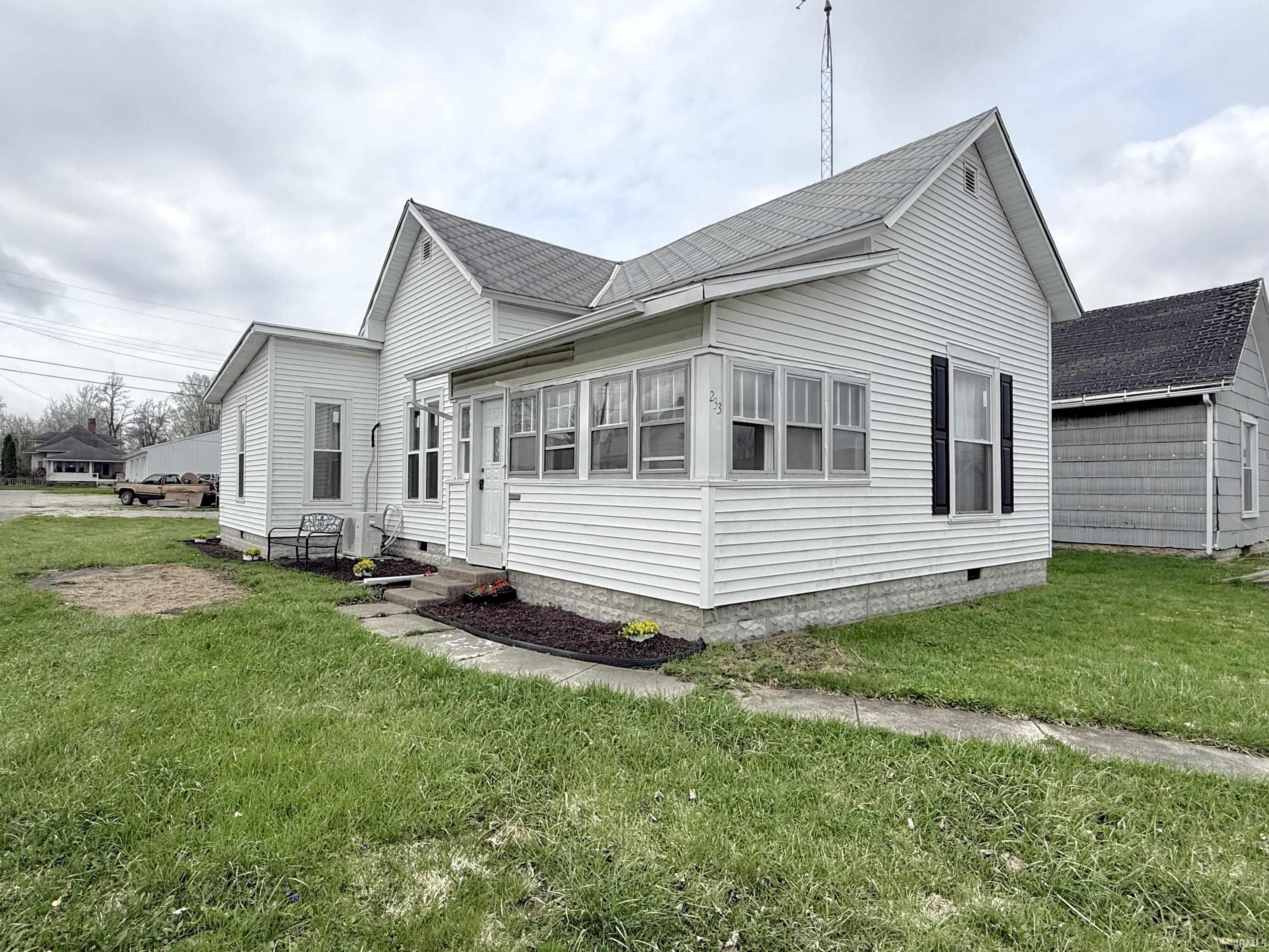 233 E Commerce Street, Dunkirk, IN 47336 — photo 2
