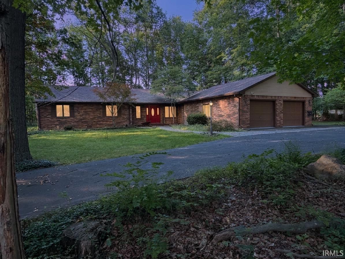 2497 W Lynn Lane — photo
