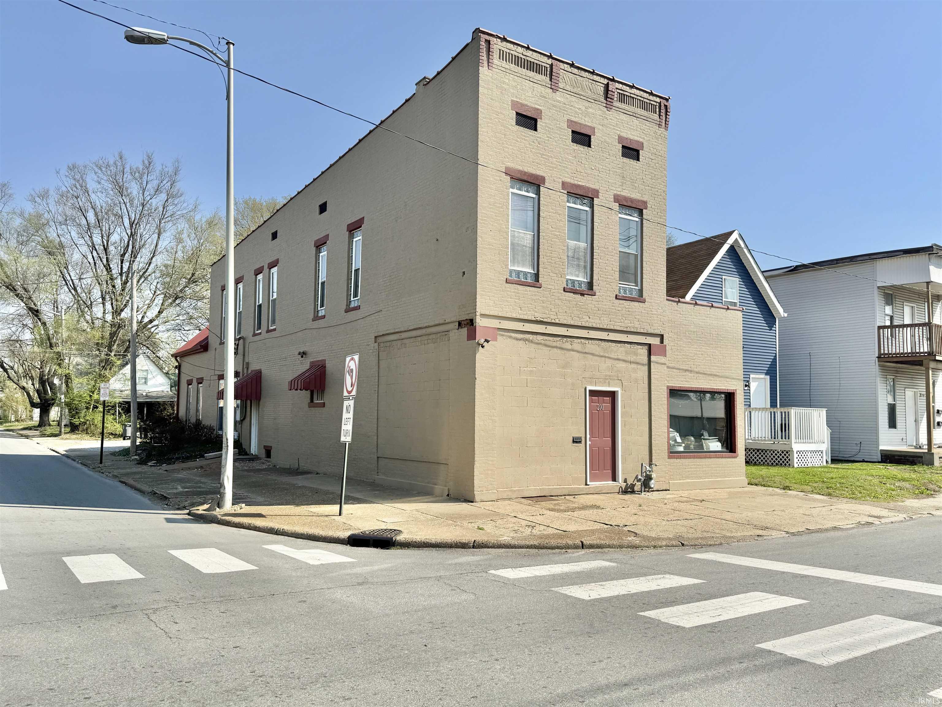 200 E Columbia Street — photo