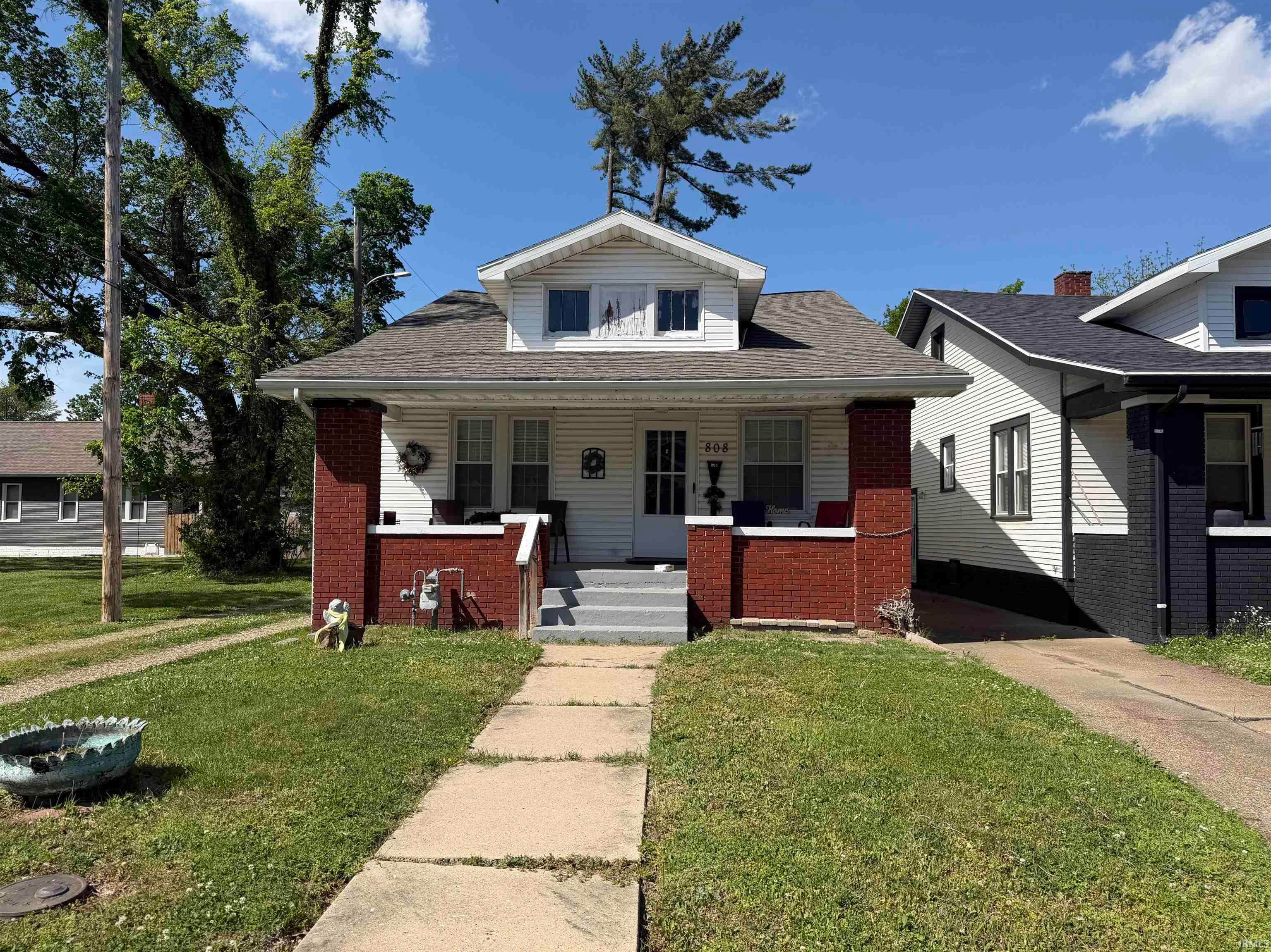 808 Waggoner Avenue — photo