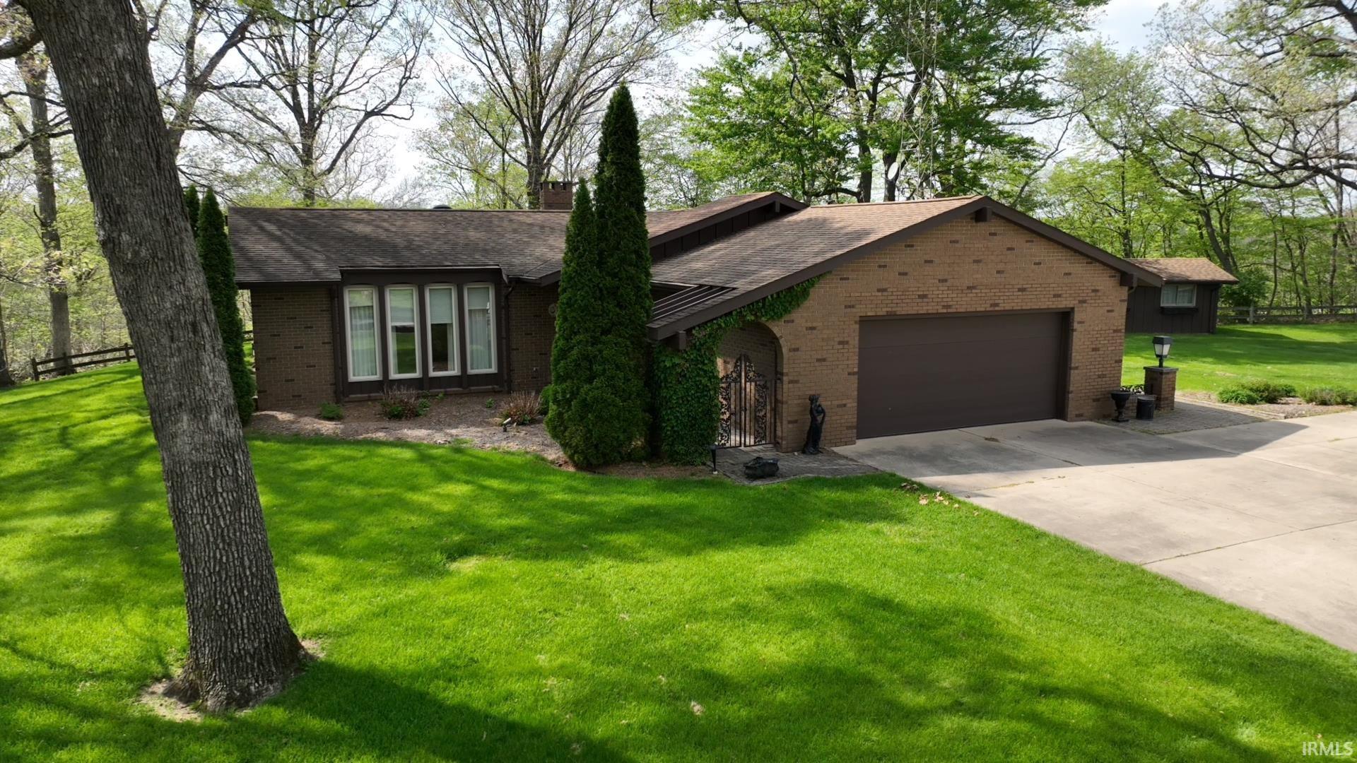 1828 N Royal Oaks Drive — photo