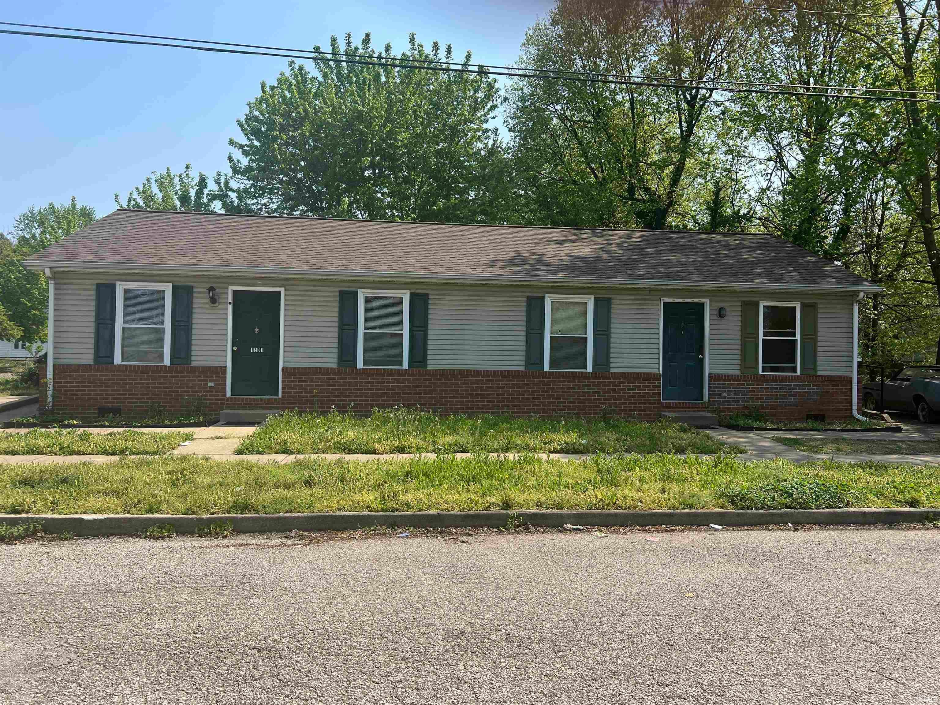 1301-1303 E Sycamore Street — photo