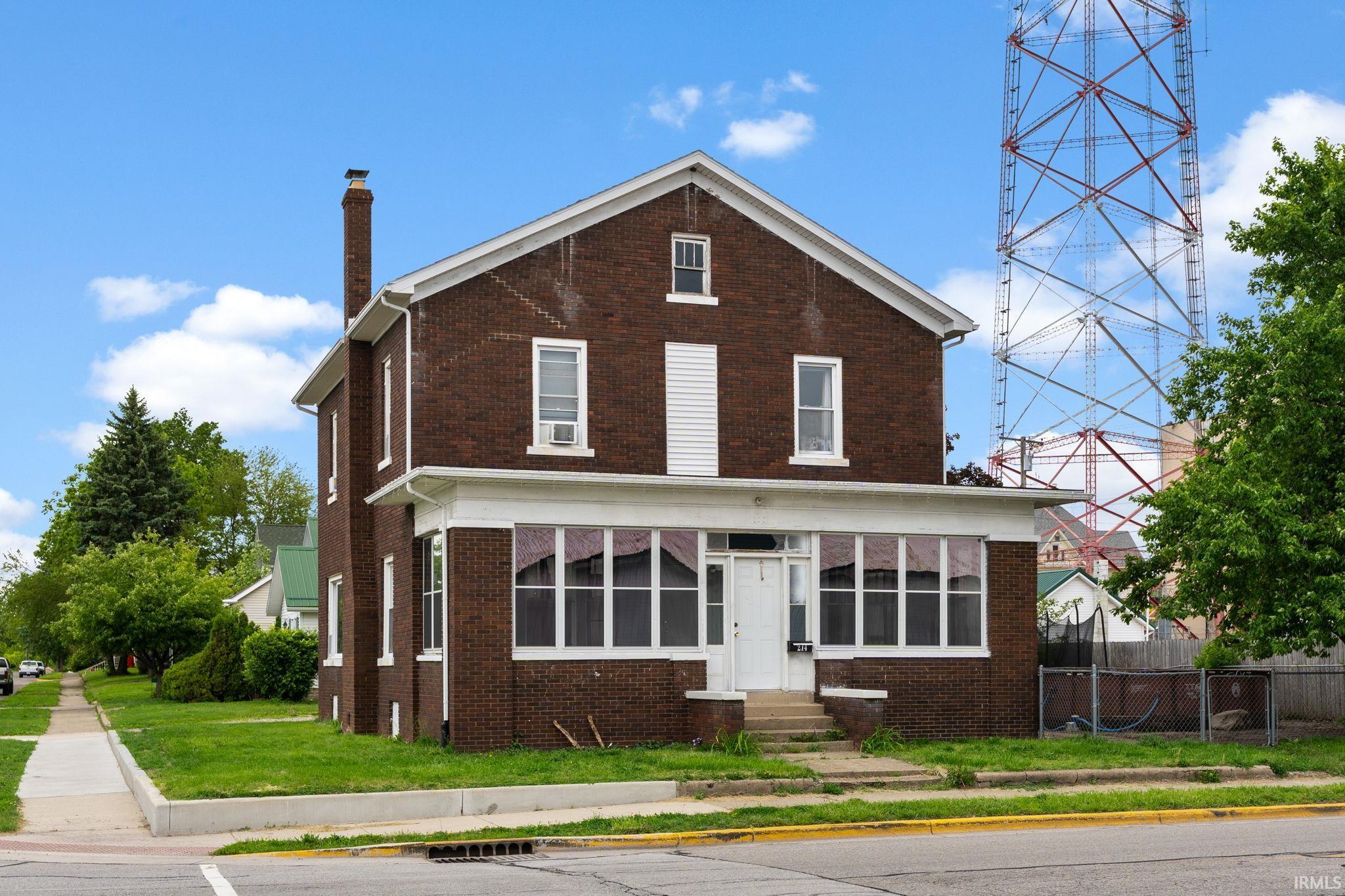 214 W Washington Street — photo