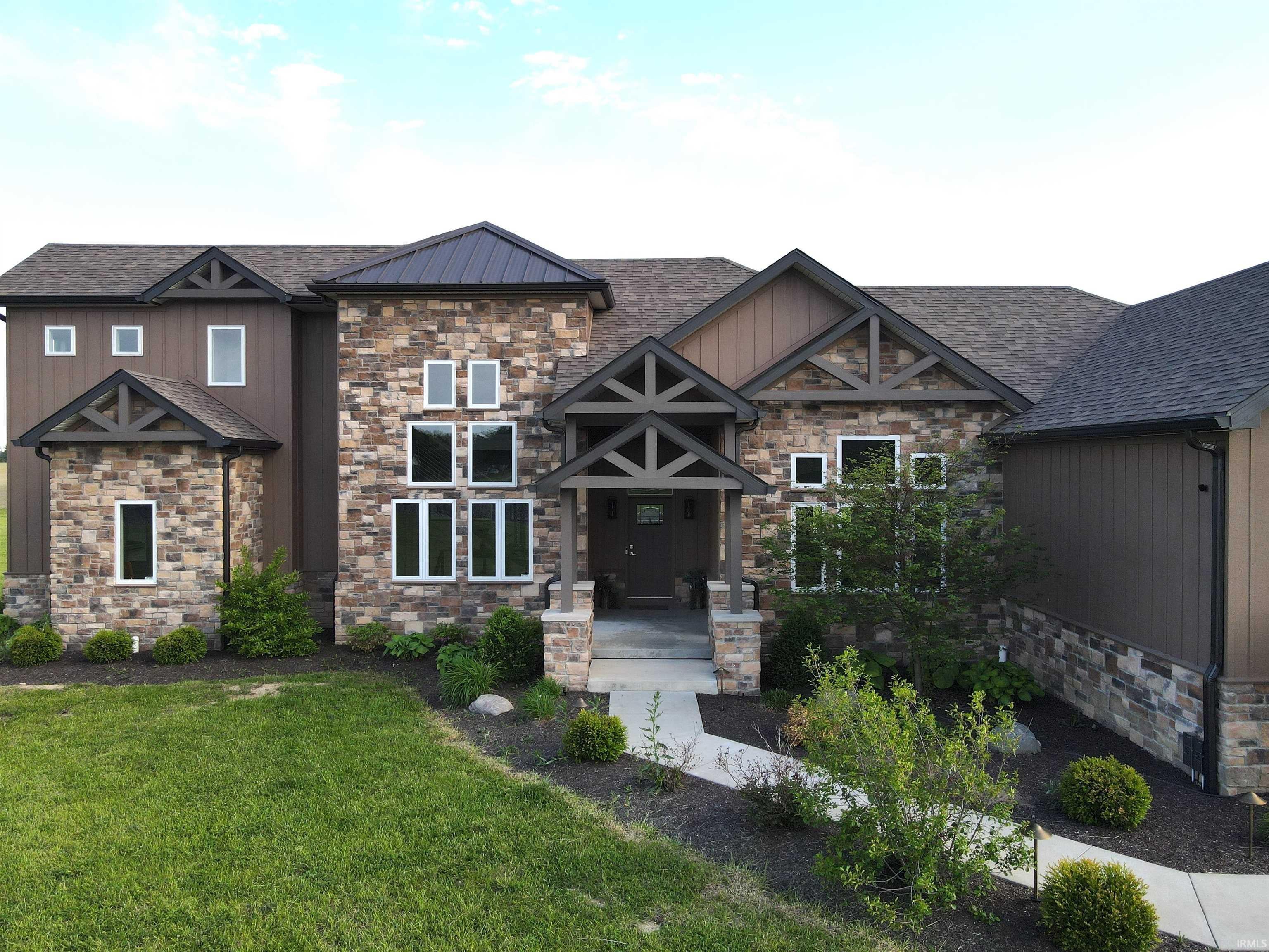 2313 E Royerton Road — photo