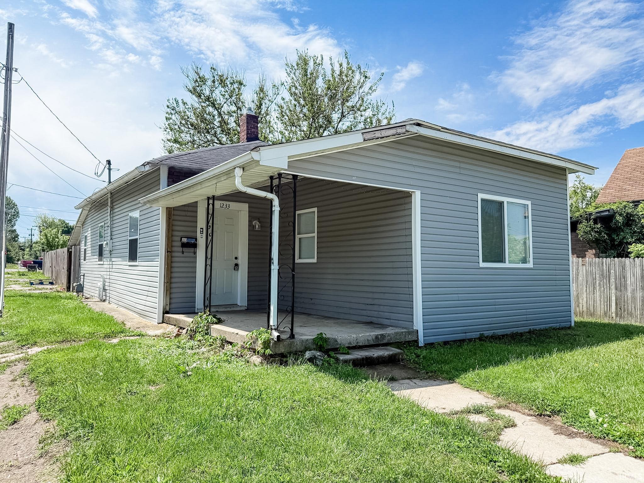 1233 E Murden Street — photo