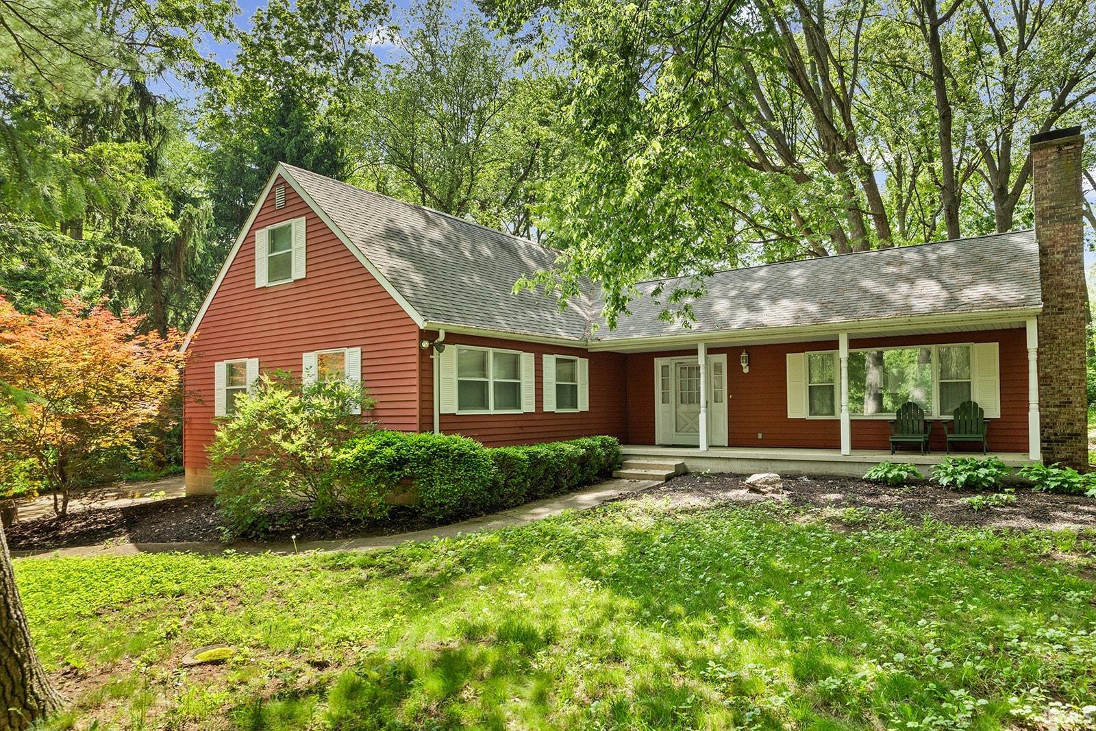 3512 Capilano Drive — photo
