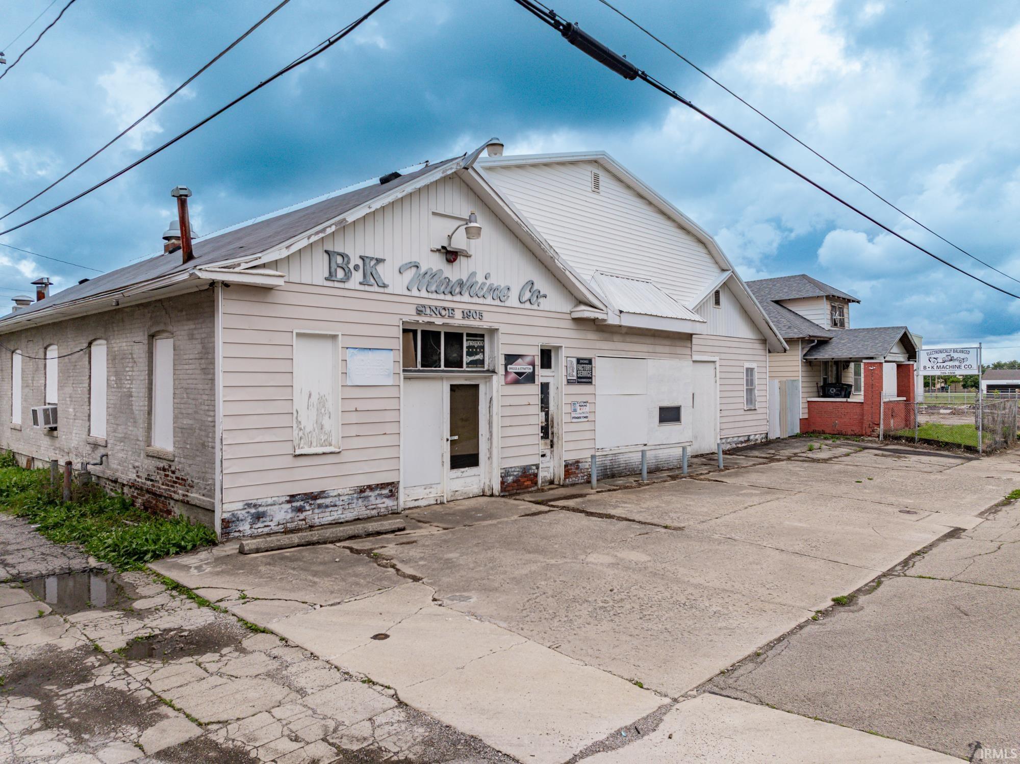 313 W 5th Street — photo