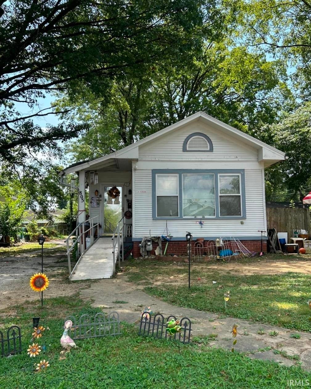 805 E Riverside Drive — photo