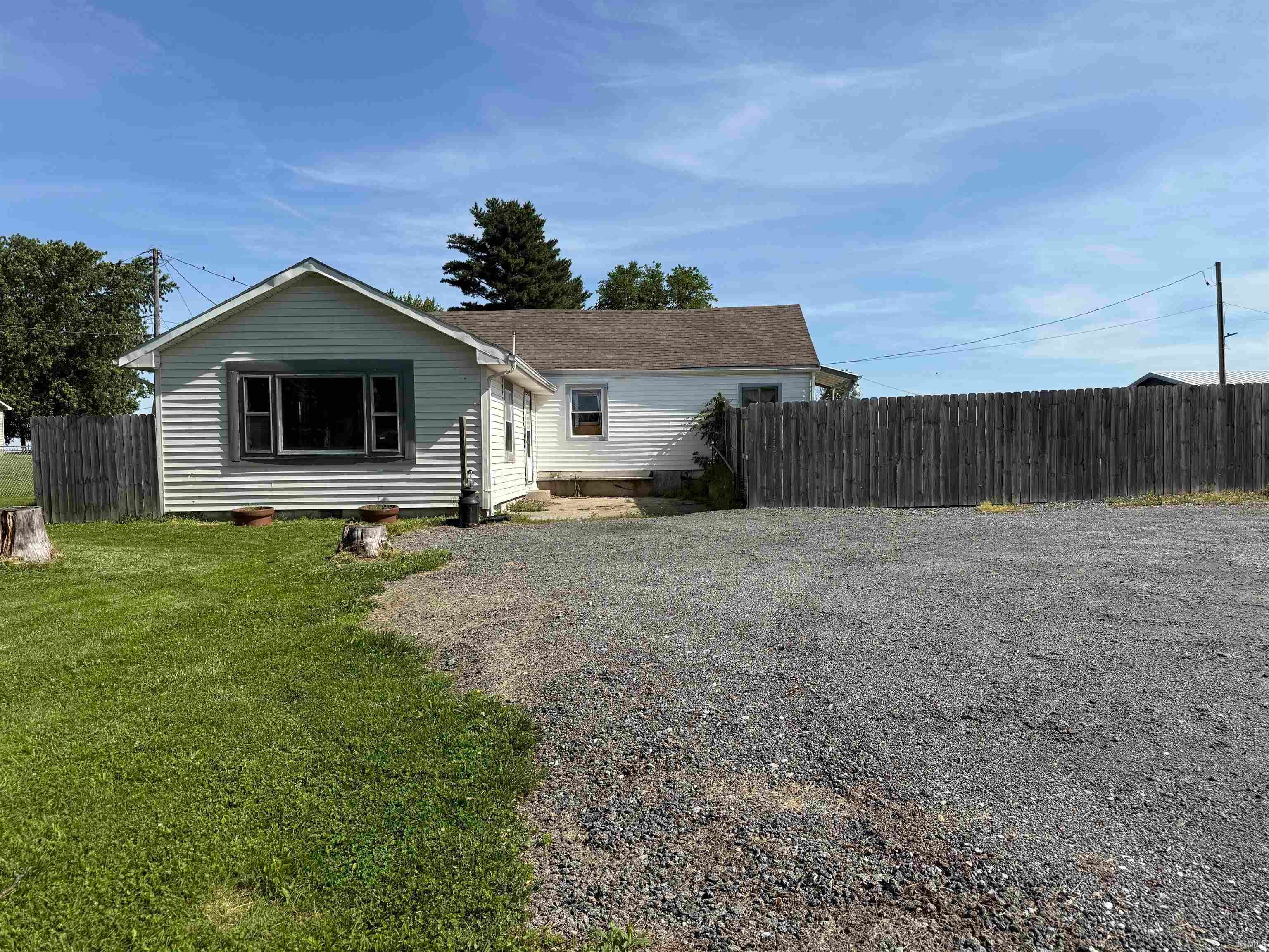 8746 W US Highway 40 — photo