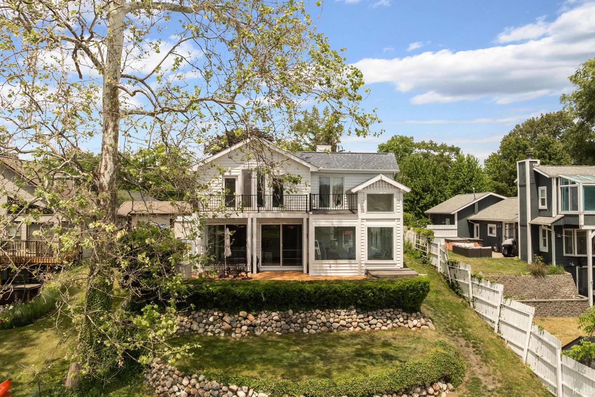 11114 Lakeshore Drive — photo