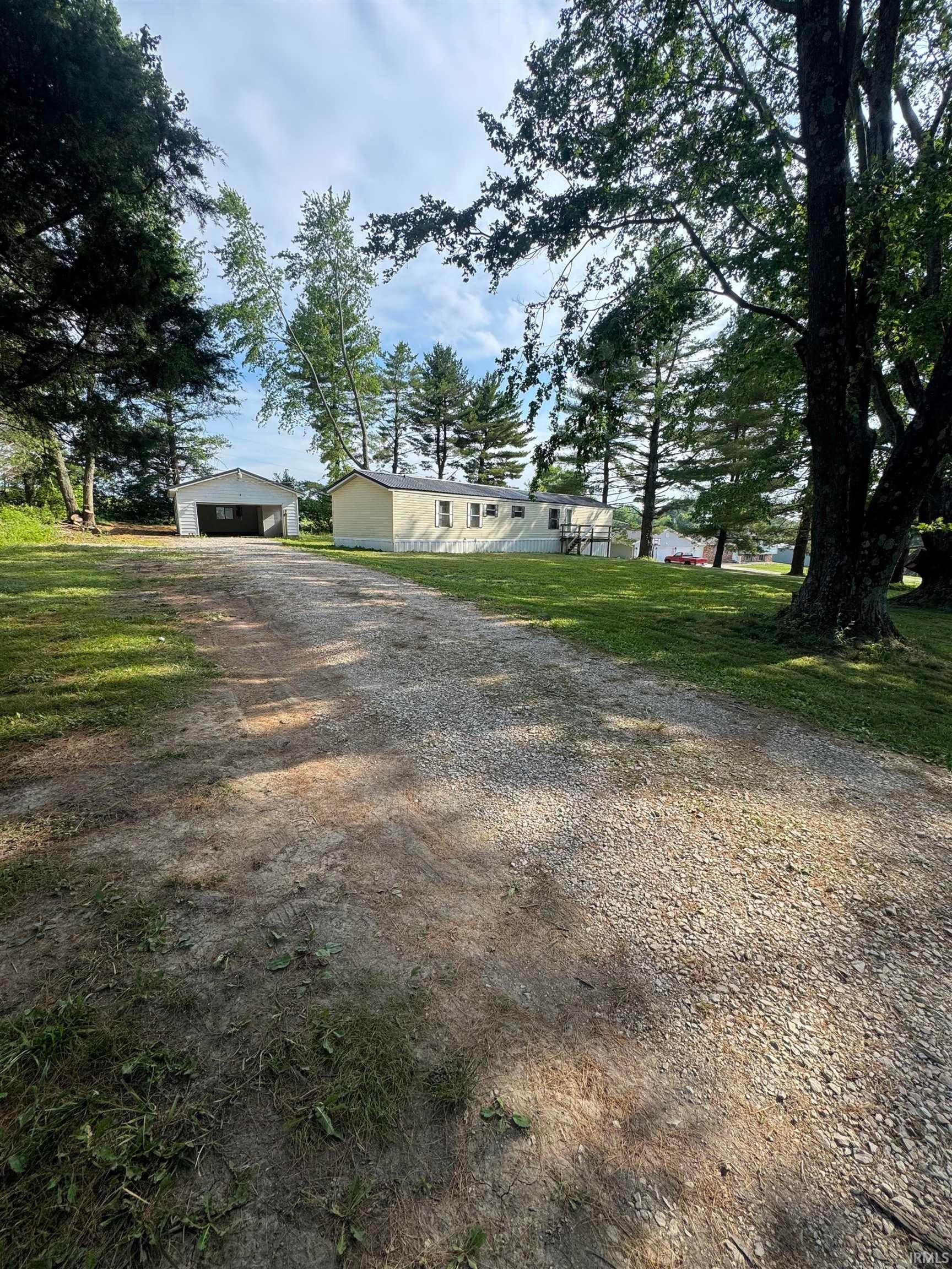 8392 US Highway 50 Common — photo