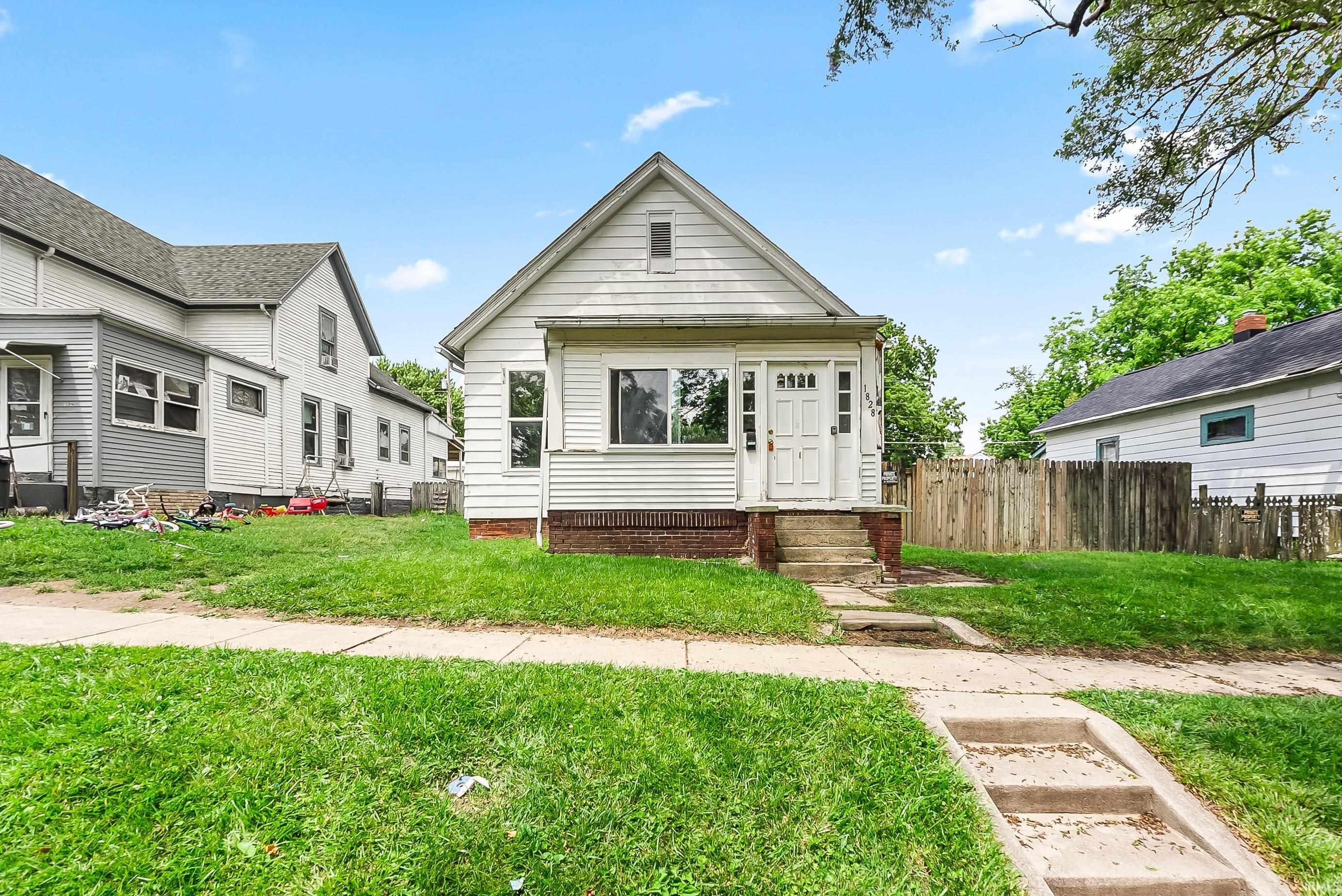 1828 Mary Street — photo