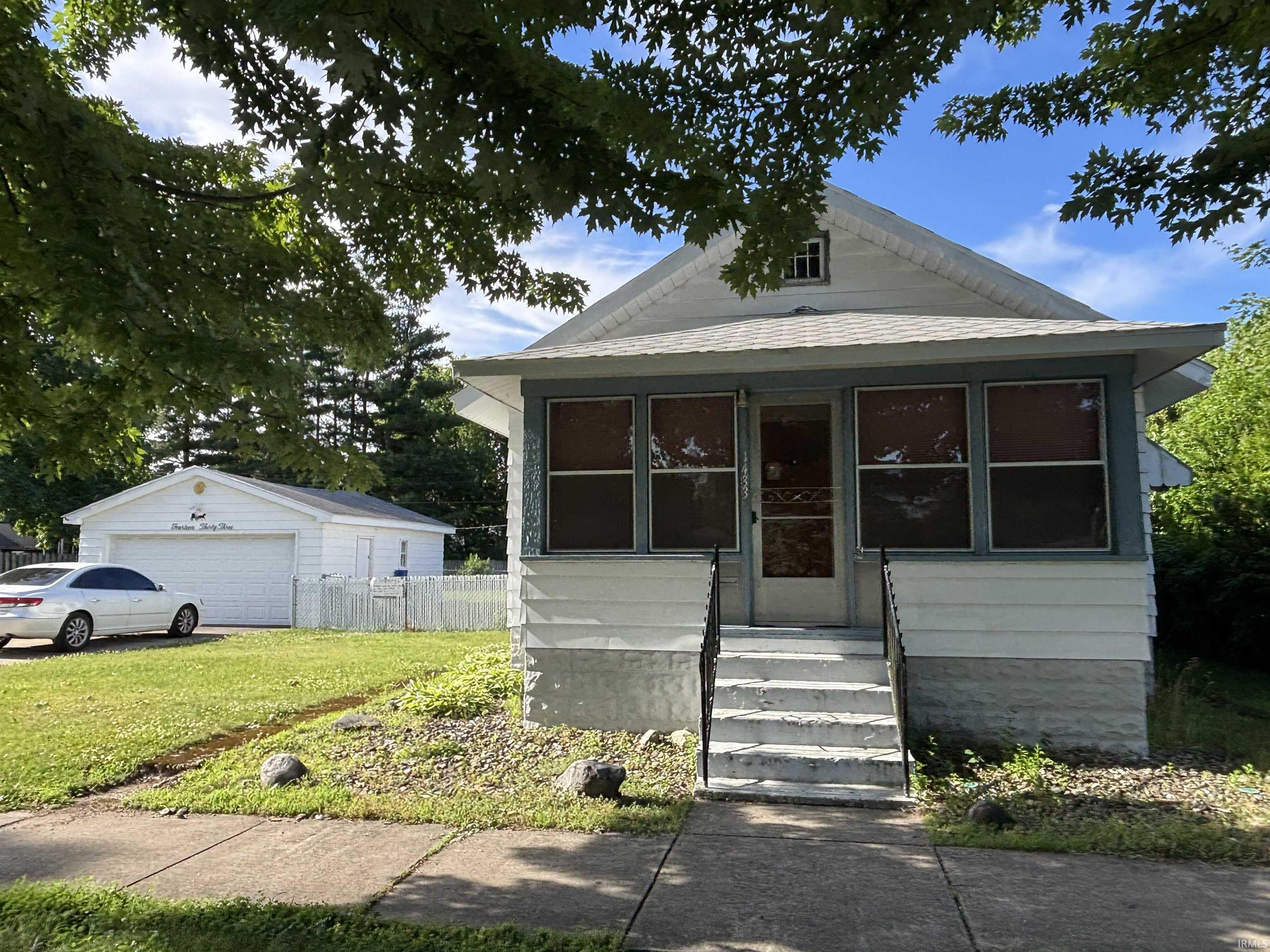 1433 Maple Row — photo
