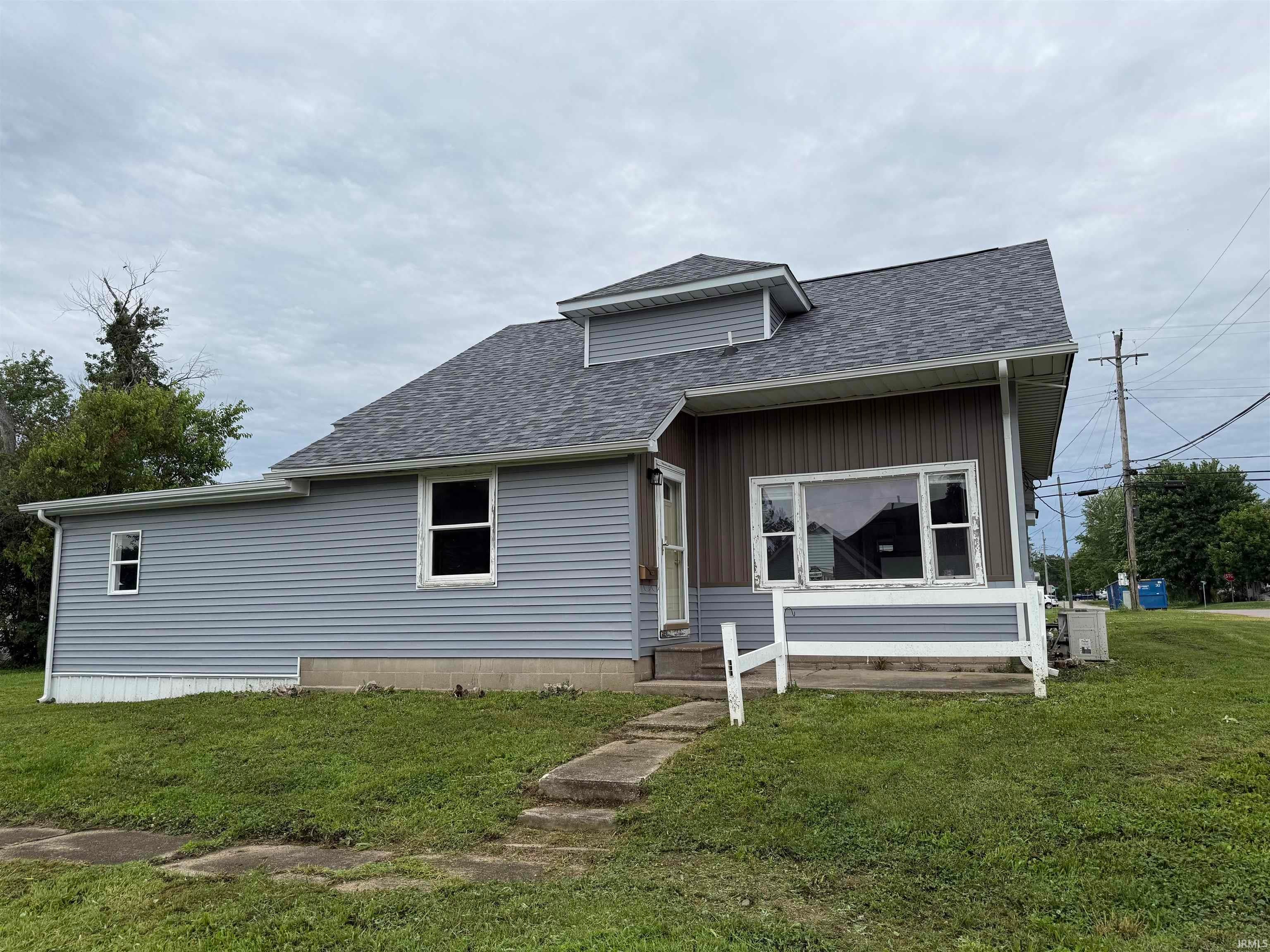 542 E Sycamore Street — photo