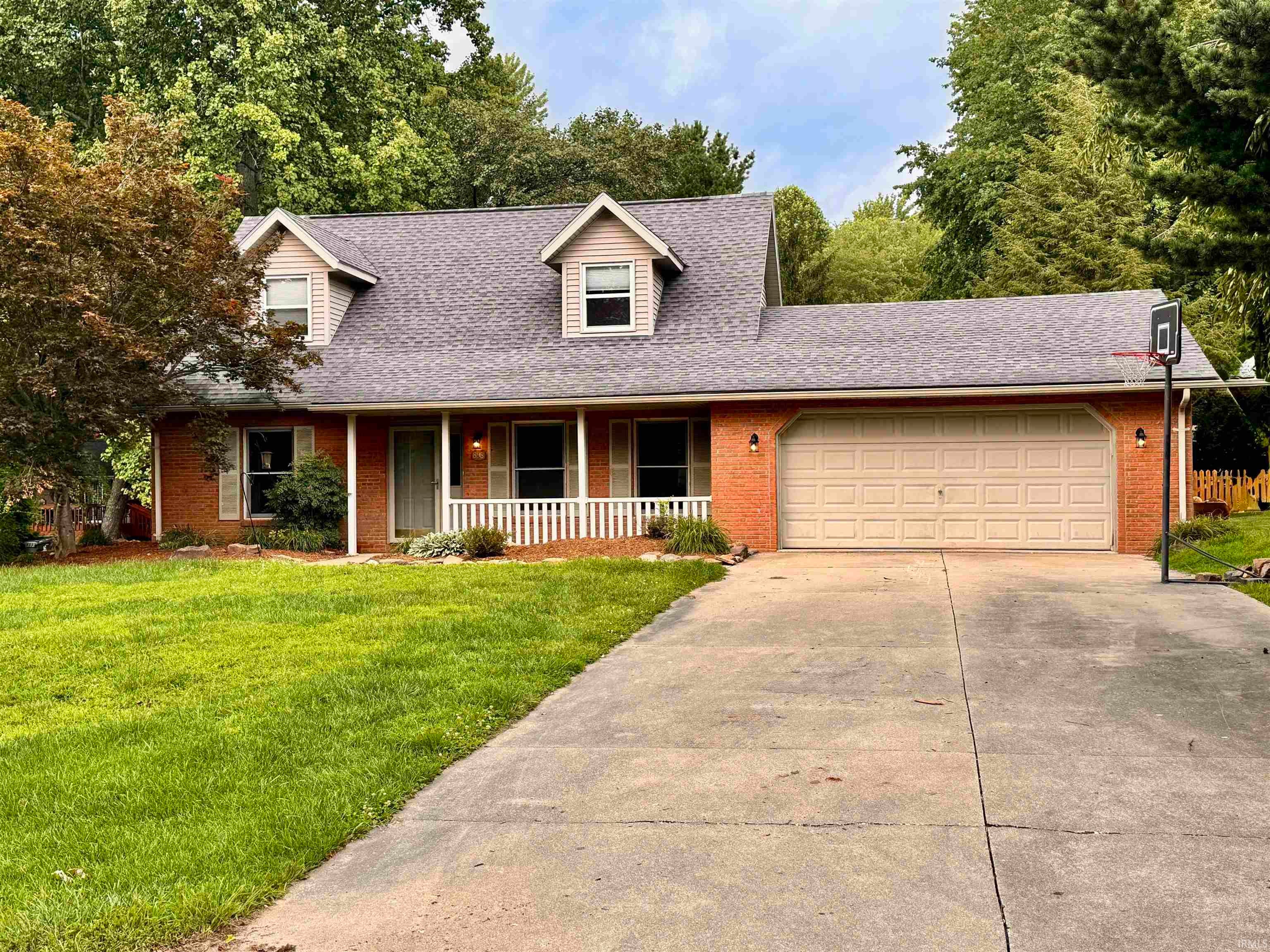 898 W Shepherds Lane — photo