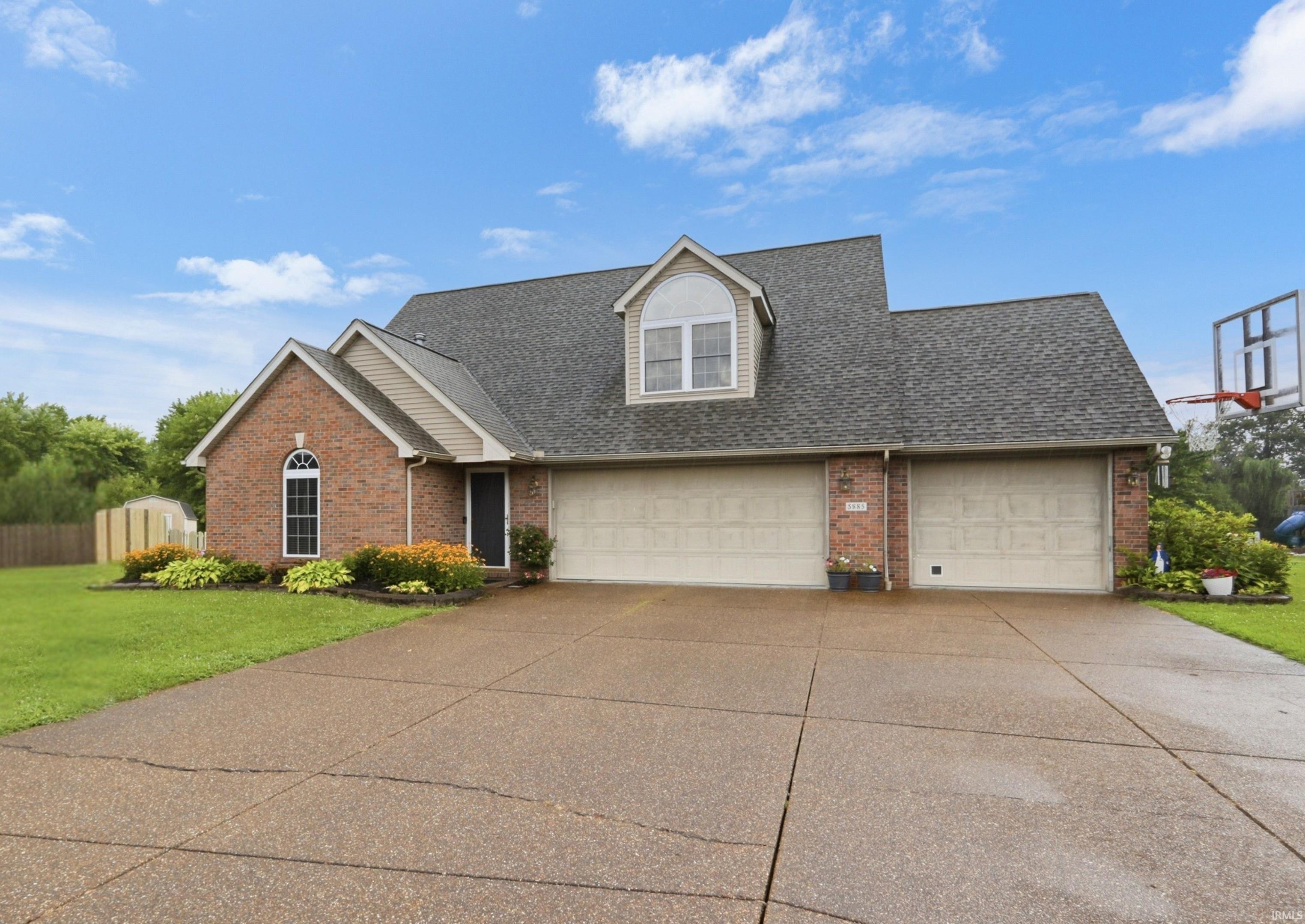 5885 Wayside Court — photo
