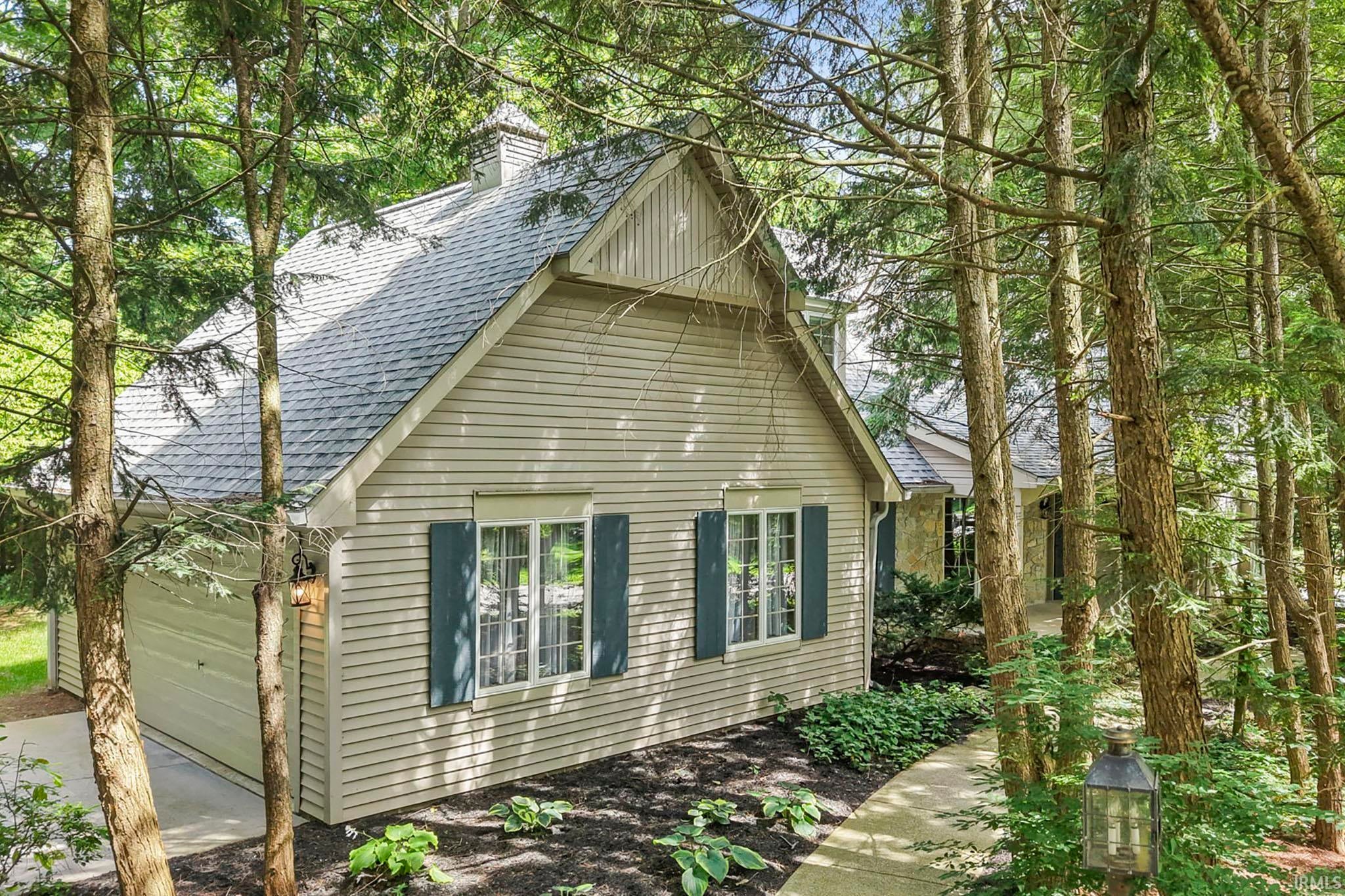 3723 Capilano Drive — photo