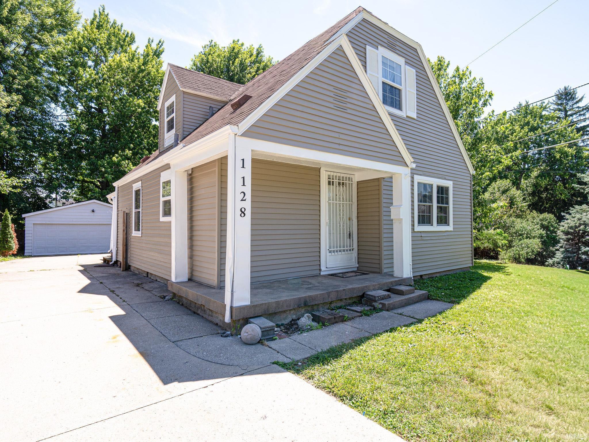 1128 Somerset Lane — photo