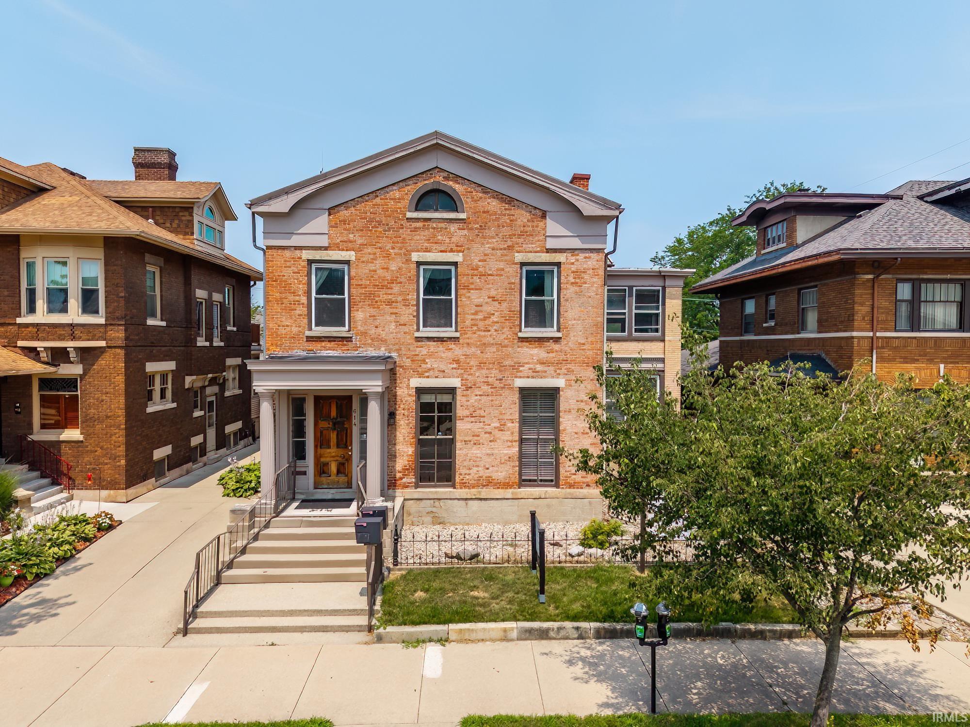 614 W Berry Street — photo