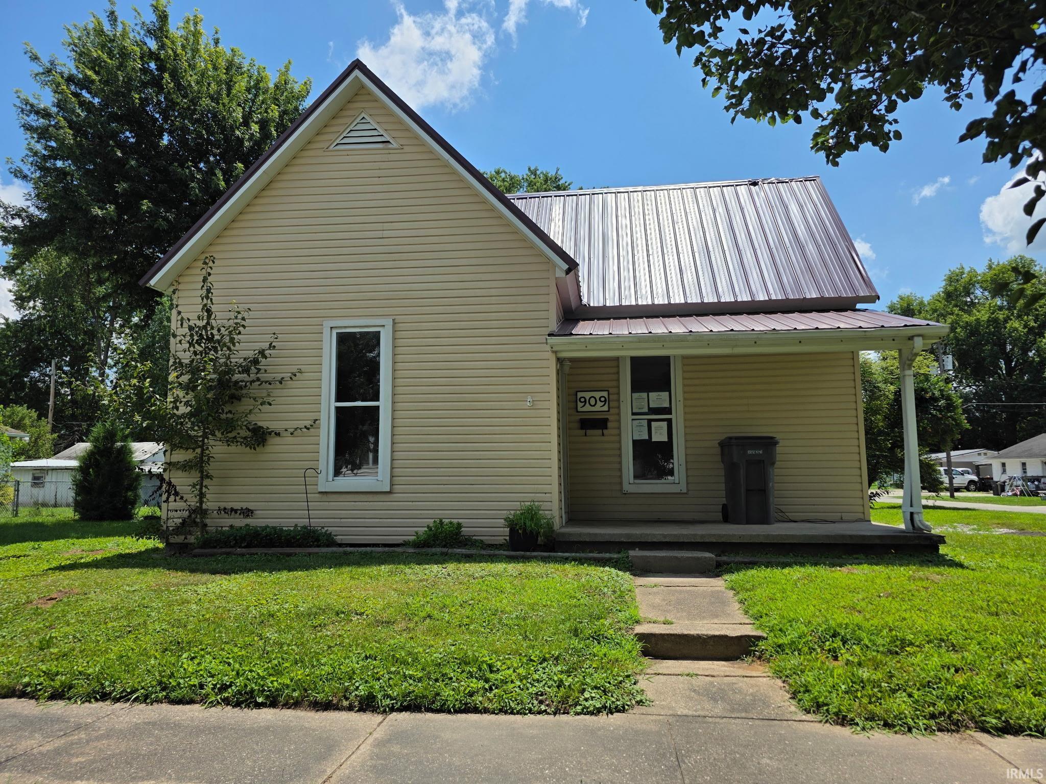 909 E Vincennes Street — photo