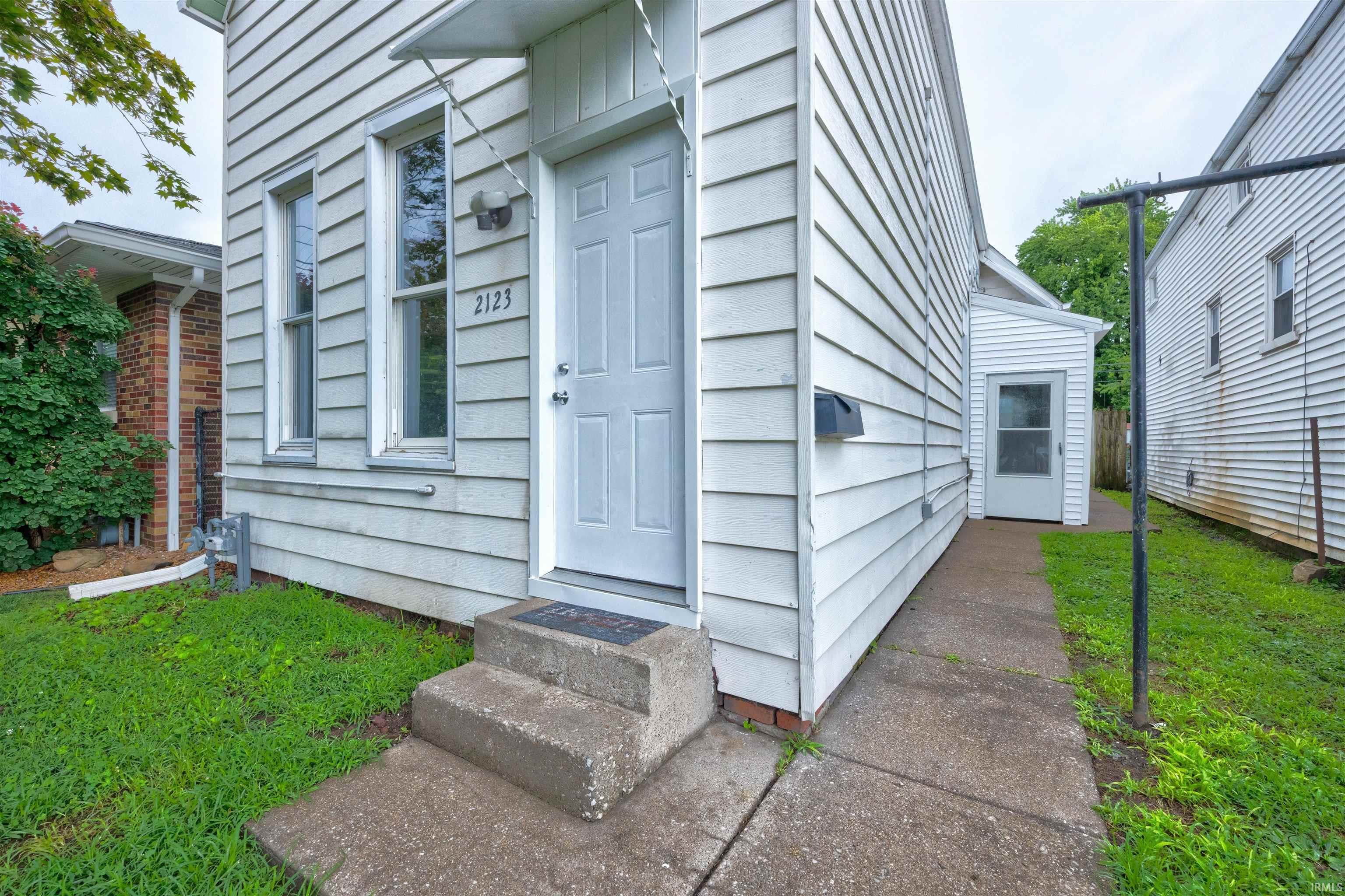 2123 W Iowa Street — photo