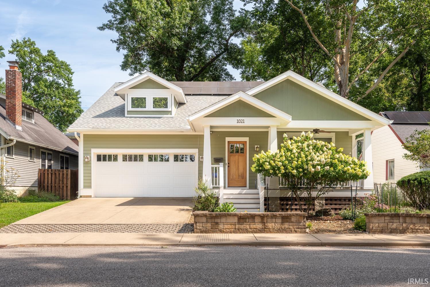 1021 E Maxwell Lane — photo