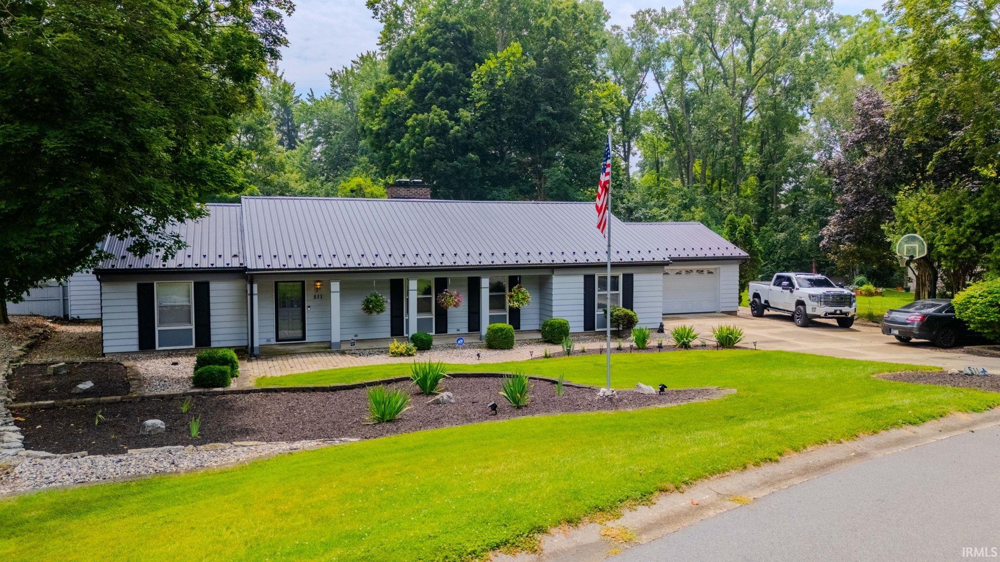 511 Crown Hill Drive E — photo